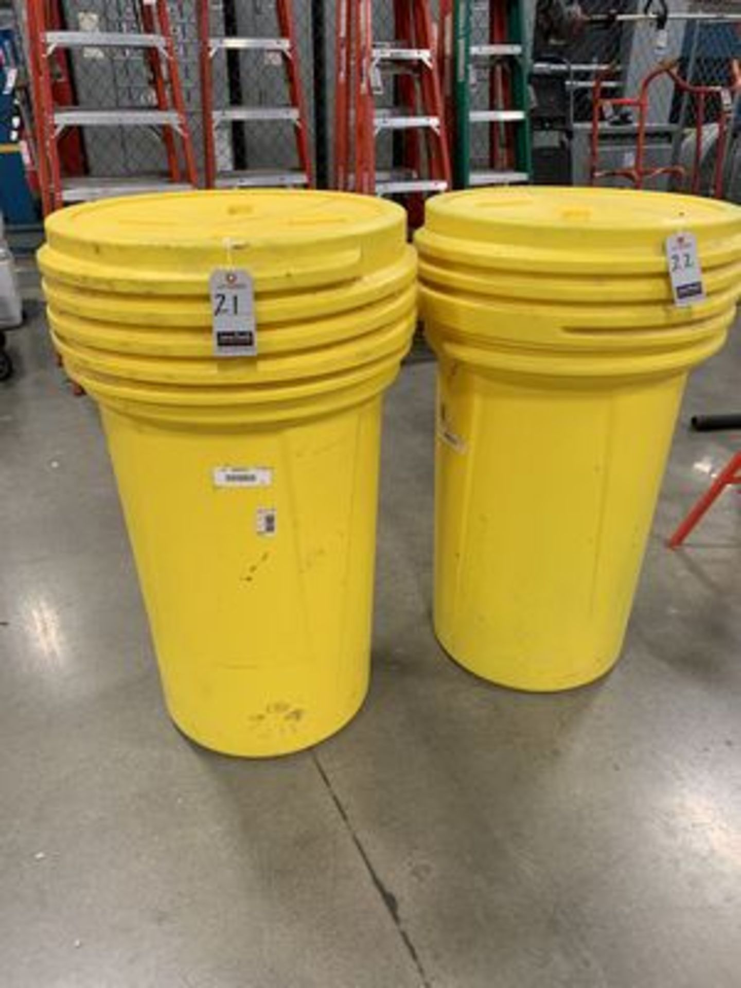 POLY DRUM CONTAINER W/ LID