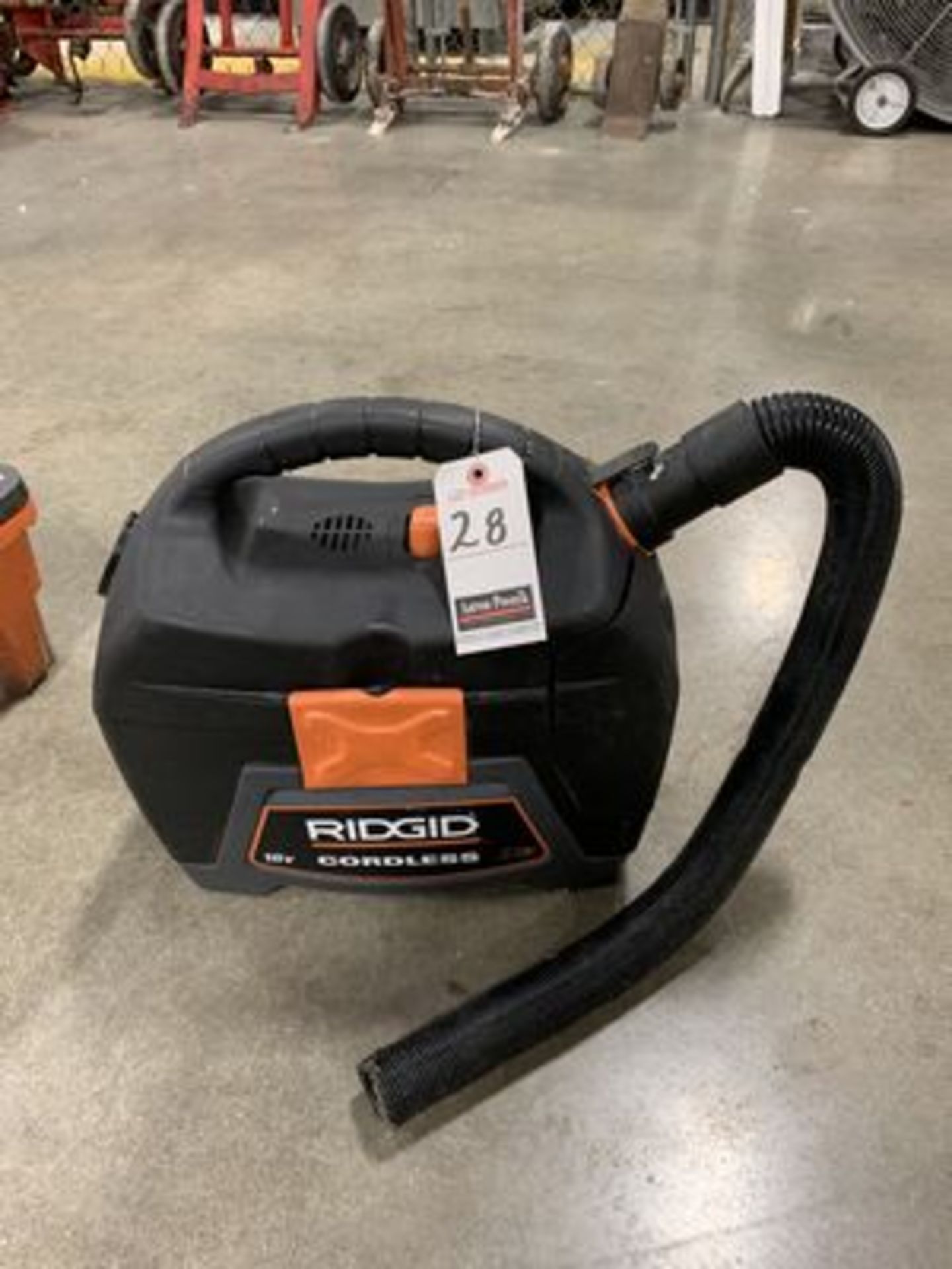 RIDGID PORT. CORDLESS VAC., 18V CAP.