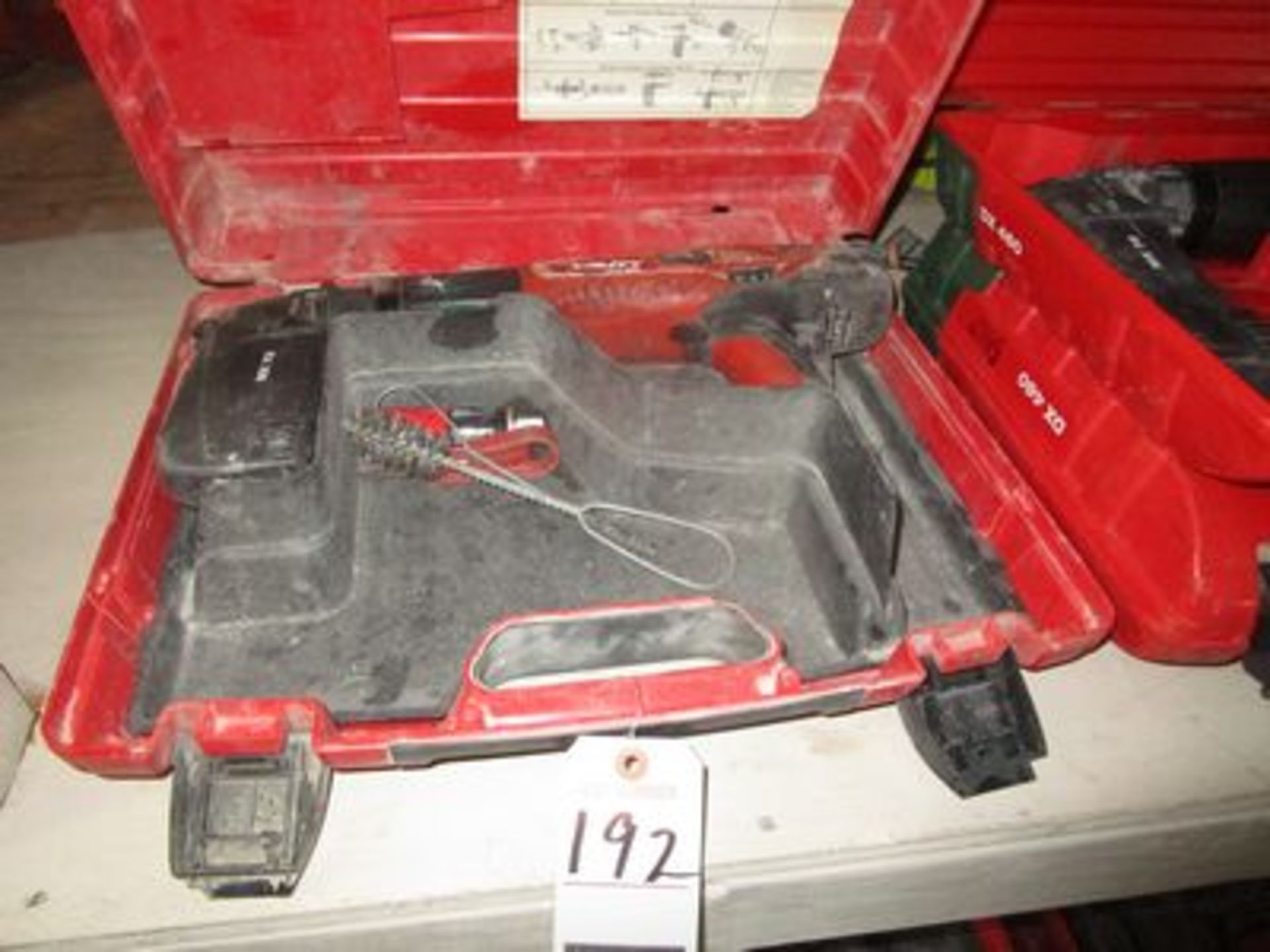 HILTI DX460 AUTO POWDER-ACTUATED NAIL GUN W/ CASE