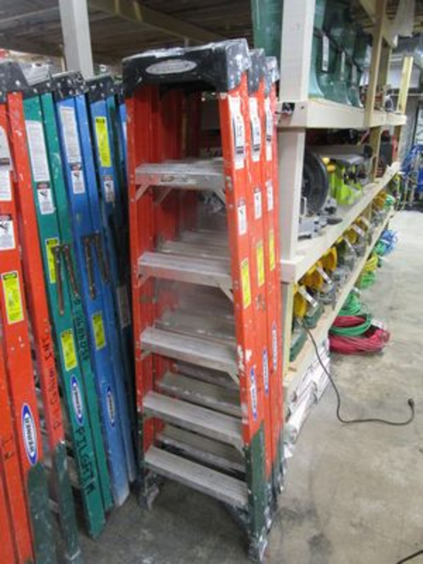 WERNER 6' FIBERGLASS STEPLADDER