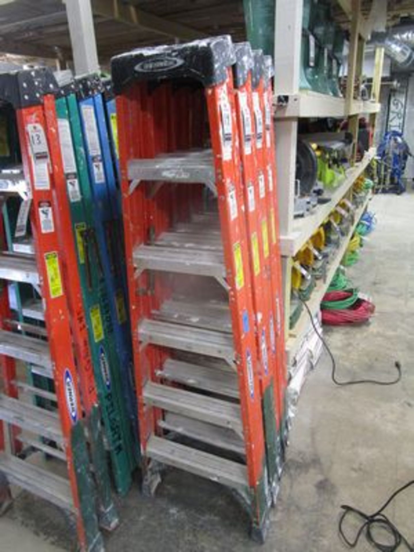 WERNER 6' FIBERGLASS STEPLADDER