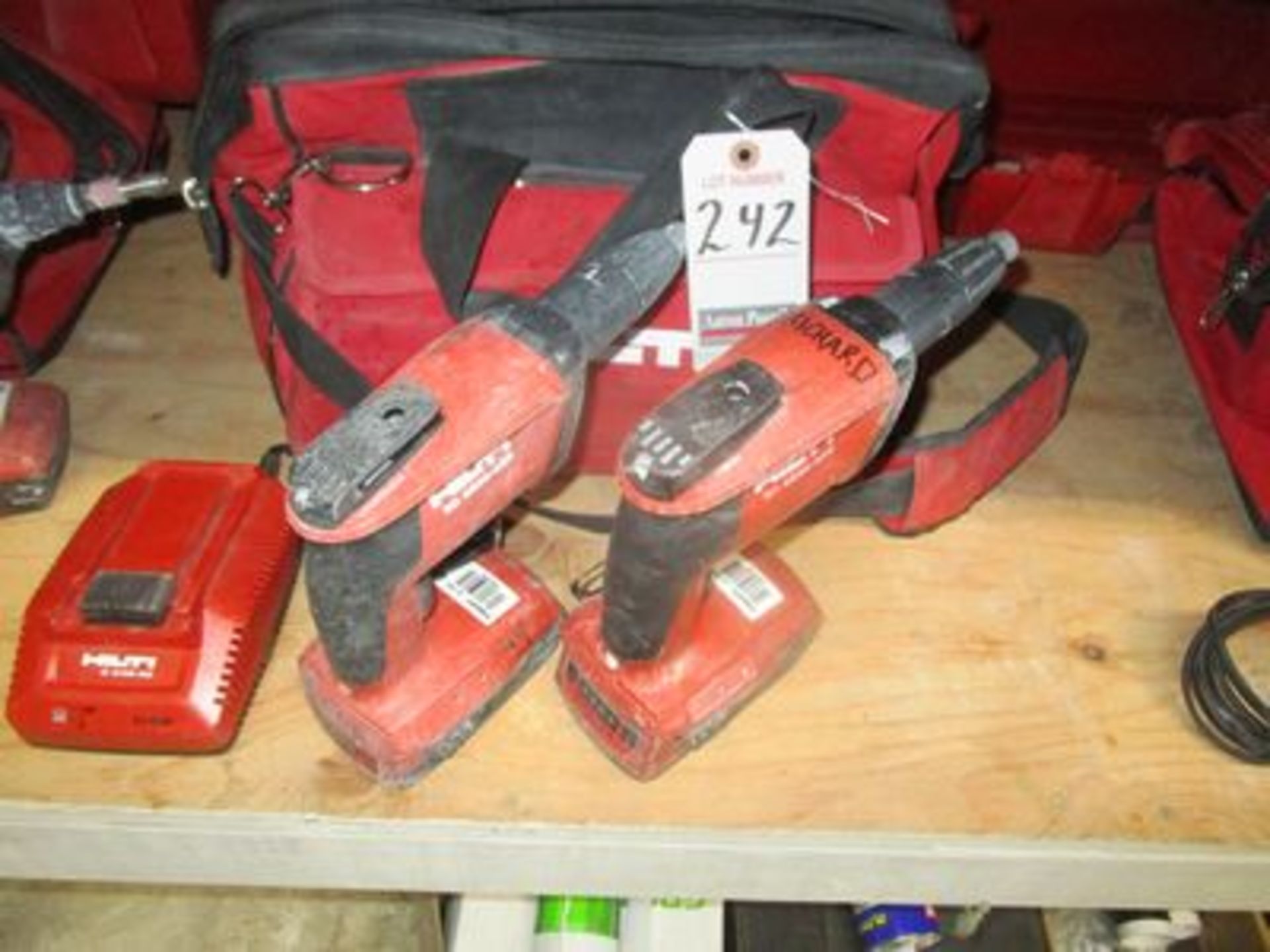 HILTI 5D DRYWALL SCREW GUNS, 4500-A22 W/ CHARGER & HILTI BAG