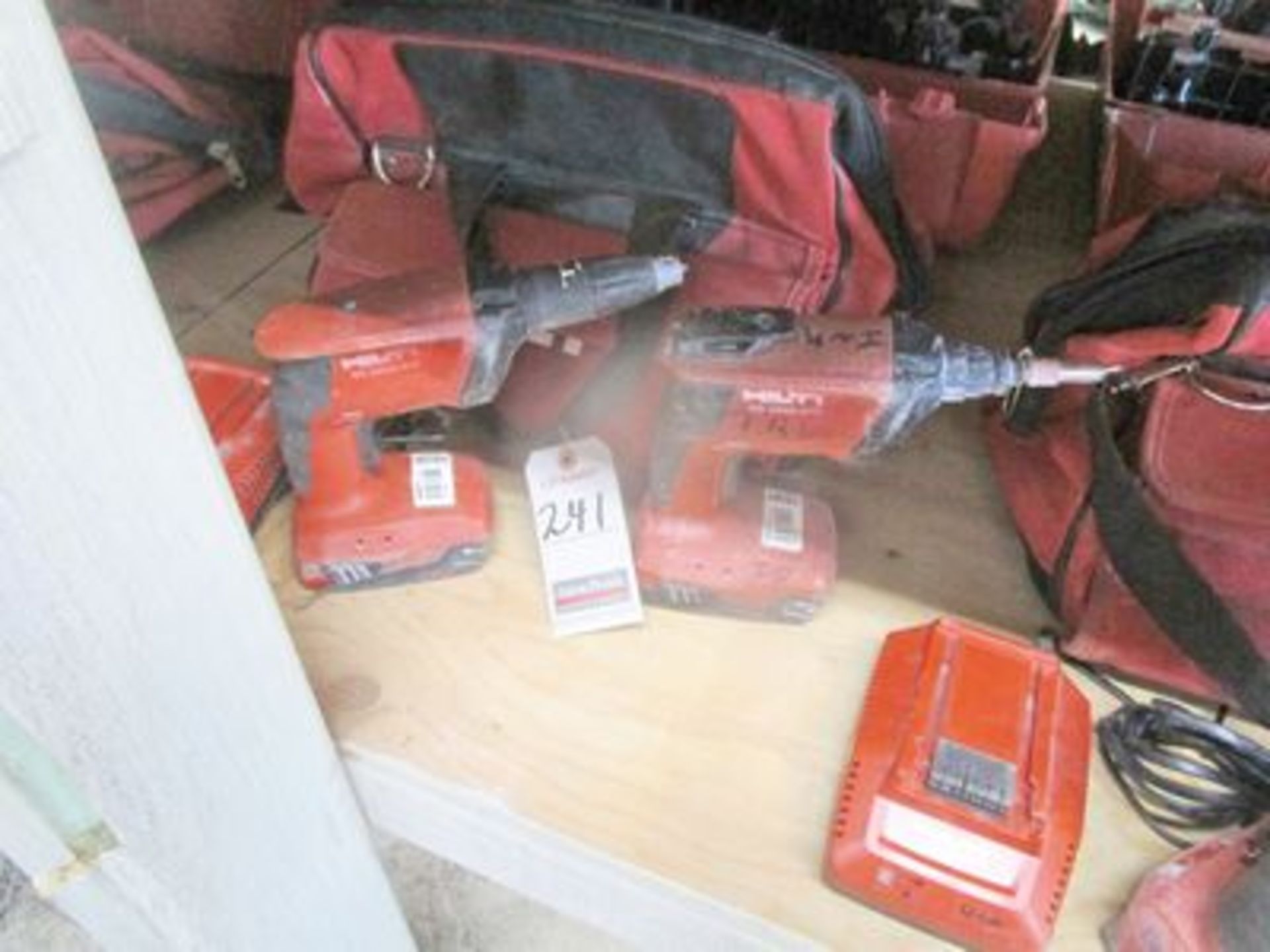 HILTI 5D DRYWALL SCREW GUNS, 4500-A18 W/ CHARGER & HILTI BAG