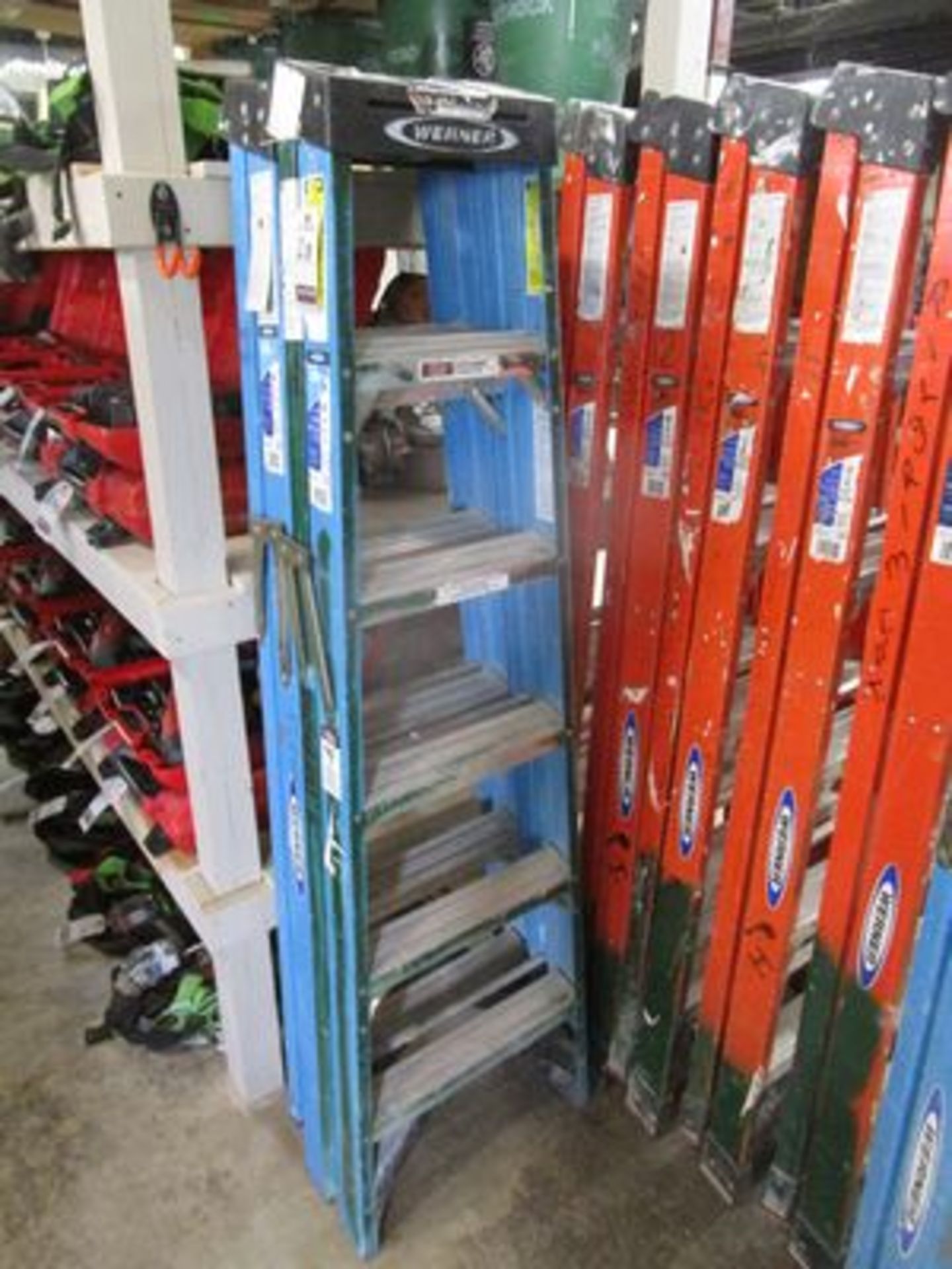 WERNER 6' FIBERGLASS STEPLADDER