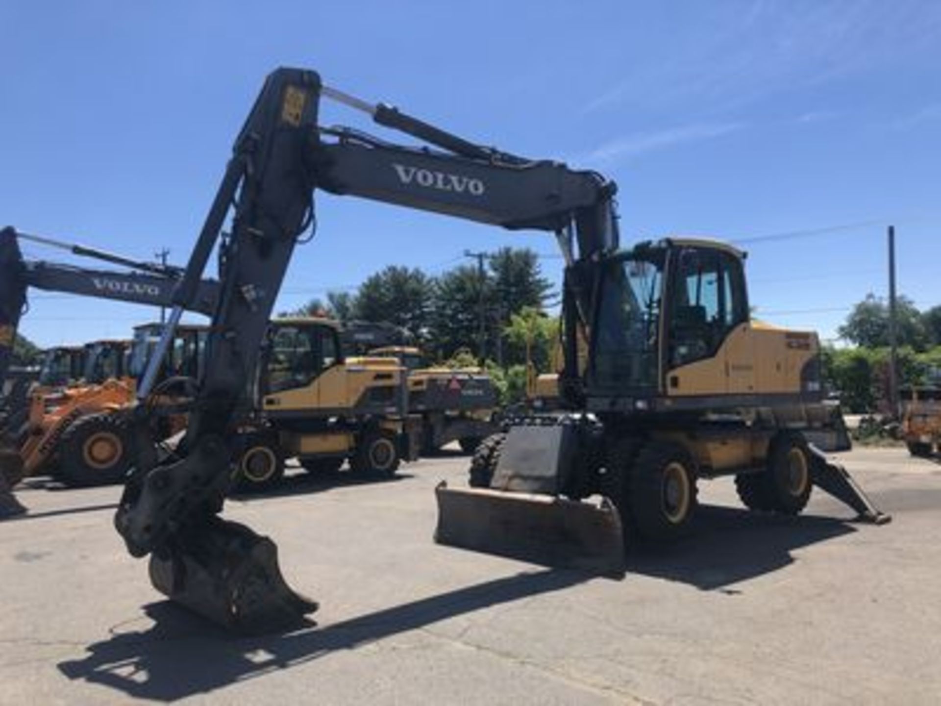 2007 VOLVO EW18OC RUBBER TIRED EXCAVATOR, ENCLOSED CAB., HEAT & AC, Q.C. 60" BUCKET, 100" BLADE,