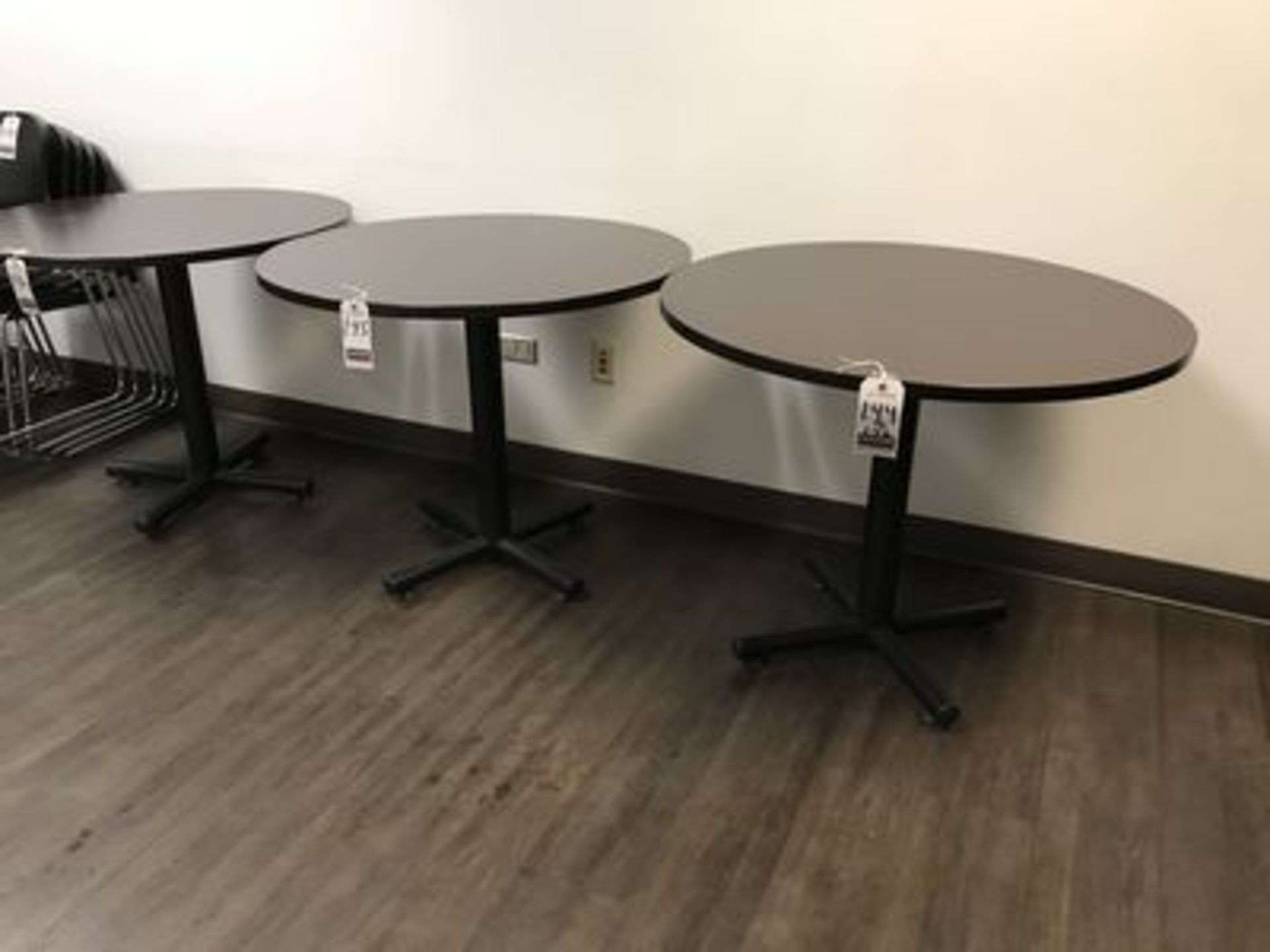 36" DIA. S.P. FORMICA TOP TABLE