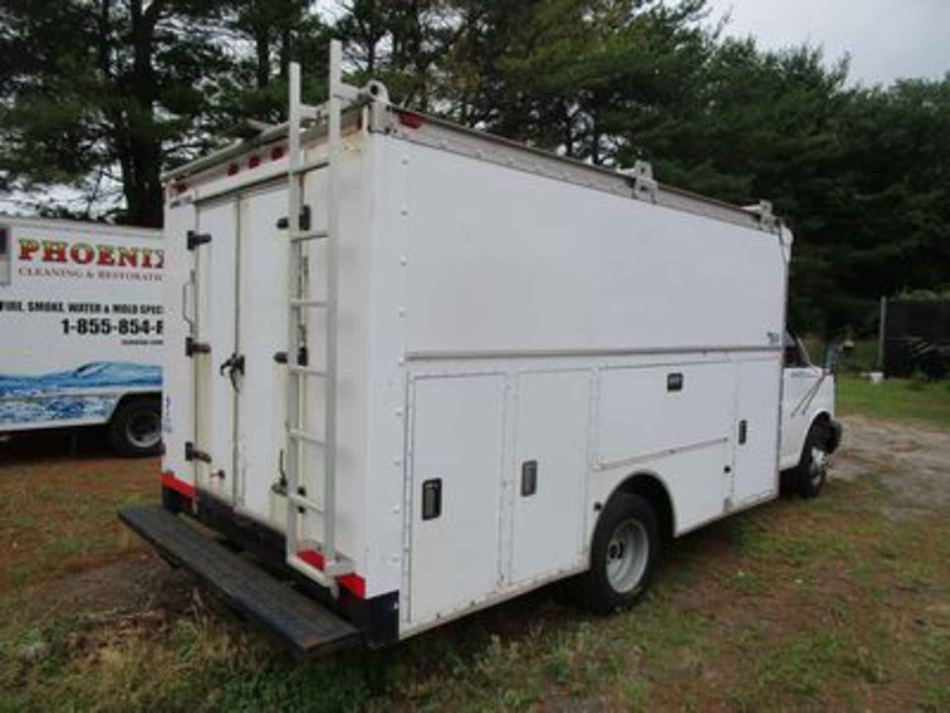 2003 CHEV. 12' UTILITY TRUCK, GRUMMAN OLSON UTILITY BODY, DUAL REAR WHEELS, AT, AC, VIN # - Image 3 of 4