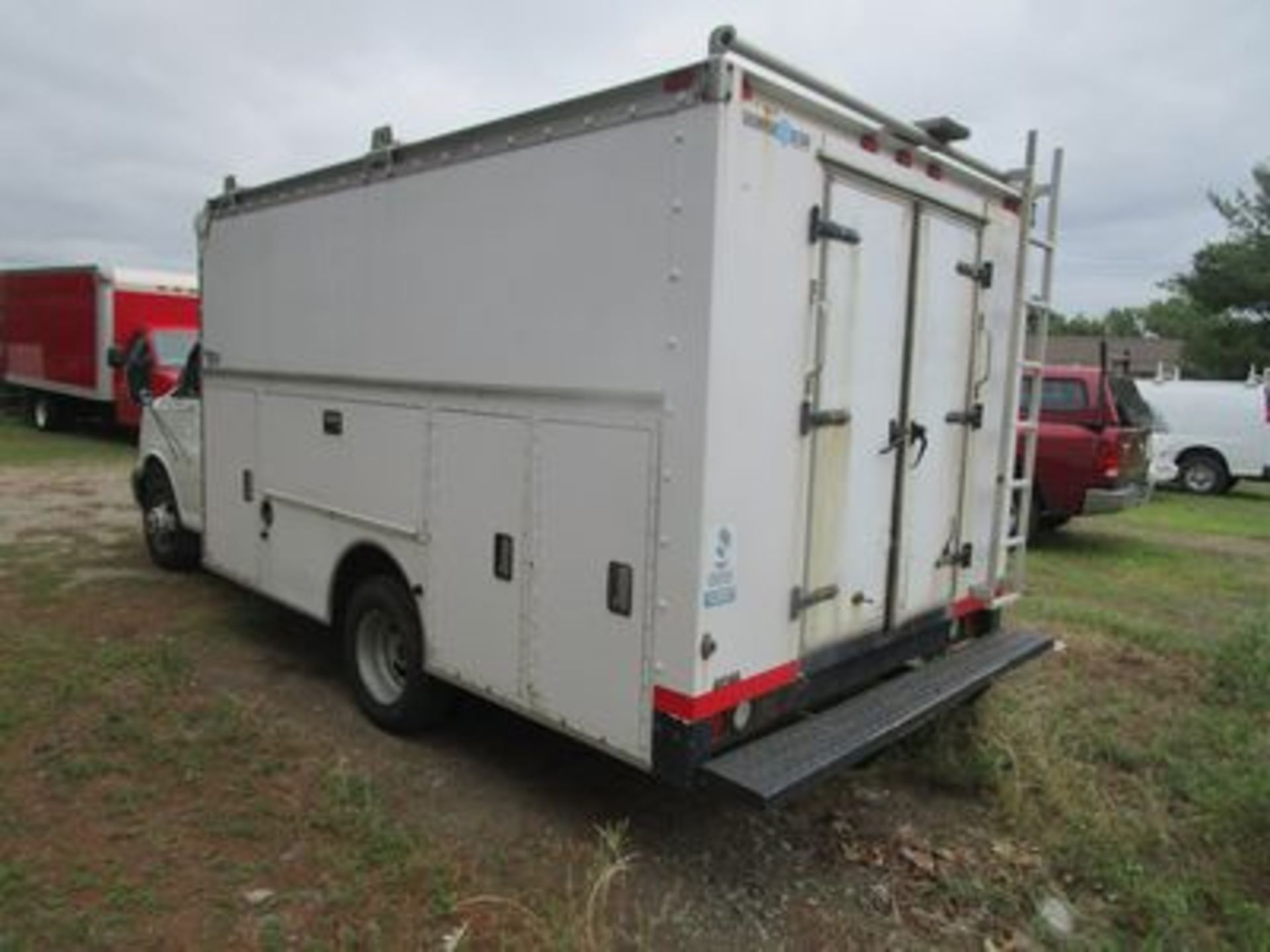 2003 CHEV. 12' UTILITY TRUCK, GRUMMAN OLSON UTILITY BODY, DUAL REAR WHEELS, AT, AC, VIN # - Image 4 of 4