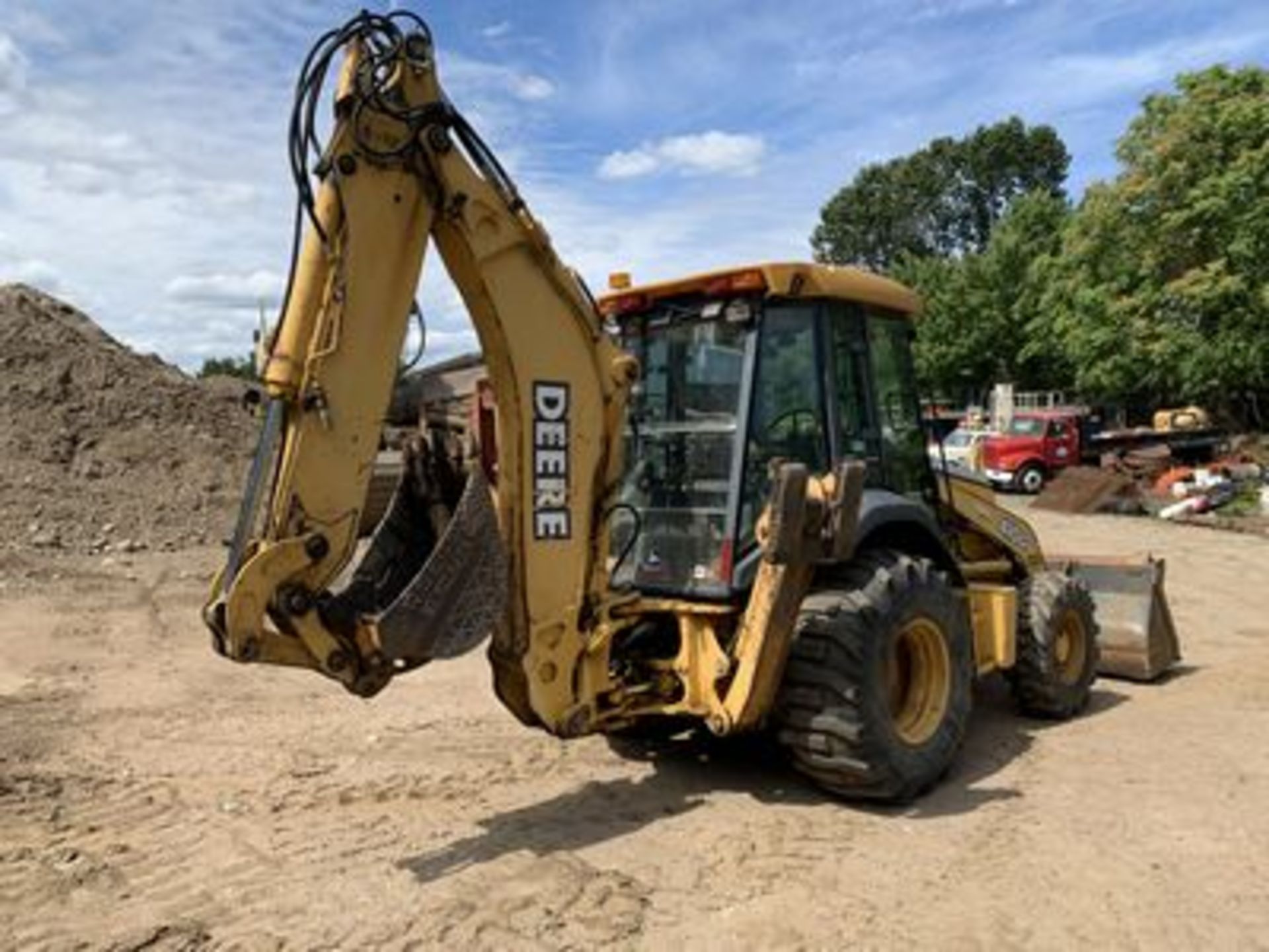 2001 JOHN DEERE 410G TURBO LOADER BACKHOE, 4X4, POWERSHIFT, ENCLOSED CAB W/ HEAT & AC, 7' BUCKET, - Image 3 of 4