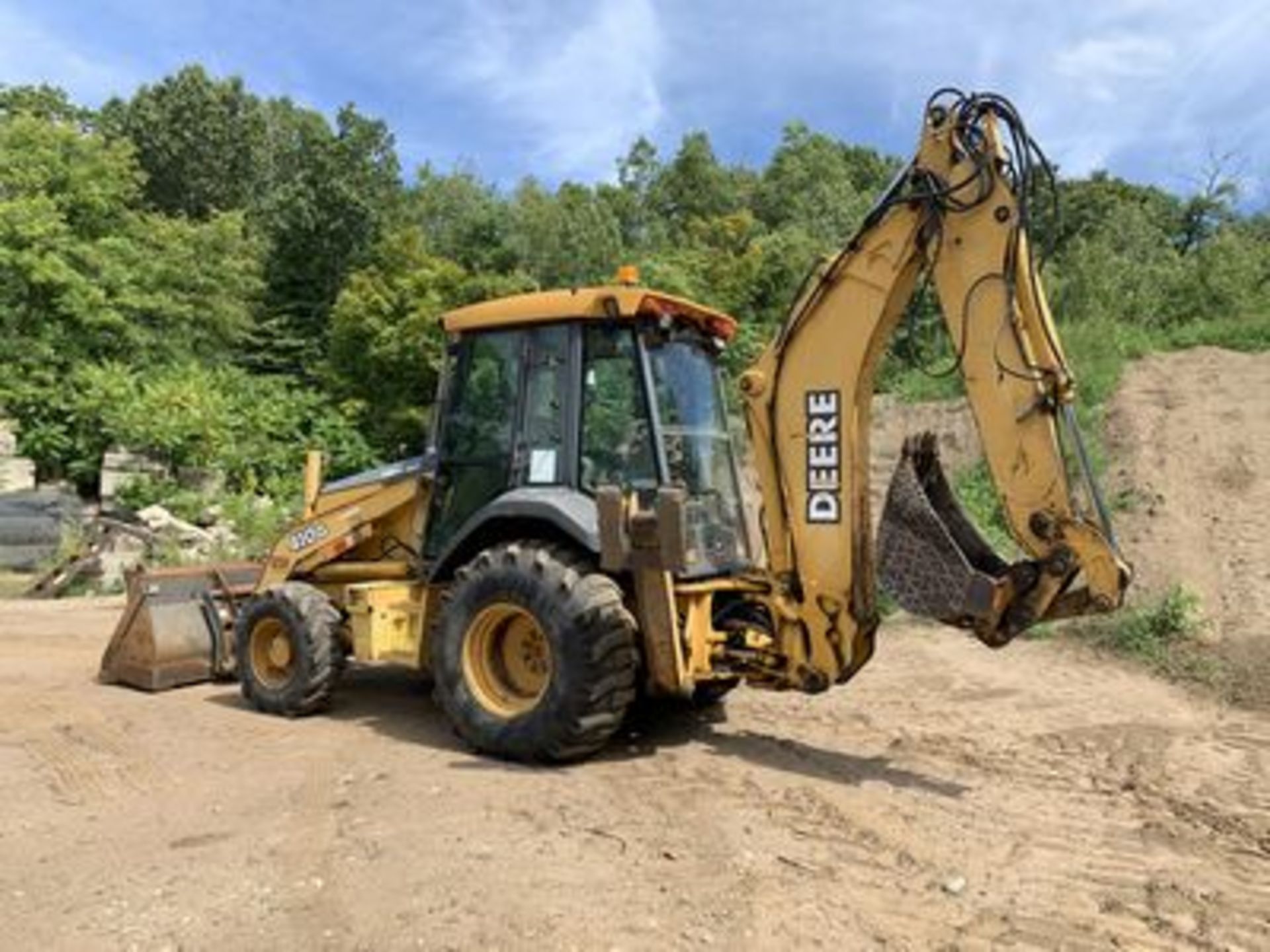 2001 JOHN DEERE 410G TURBO LOADER BACKHOE, 4X4, POWERSHIFT, ENCLOSED CAB W/ HEAT & AC, 7' BUCKET, - Image 4 of 4