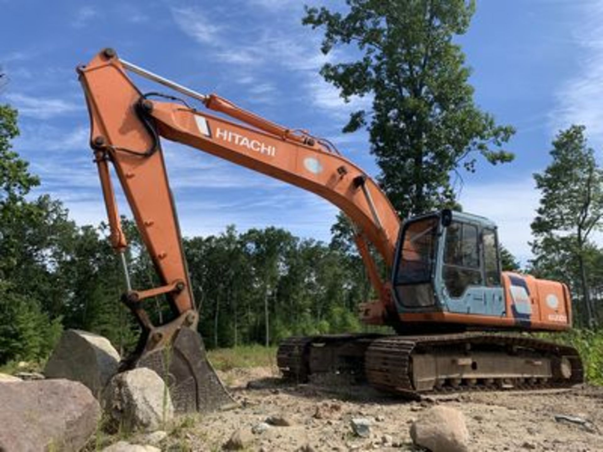 1991 HITACHI EX200LC-3 HYD. CRAWLER EXCAVATOR, ENCLOSED CAB W/ HEAT, 9' STICK, 32" TRACKS, 34" - Image 2 of 3