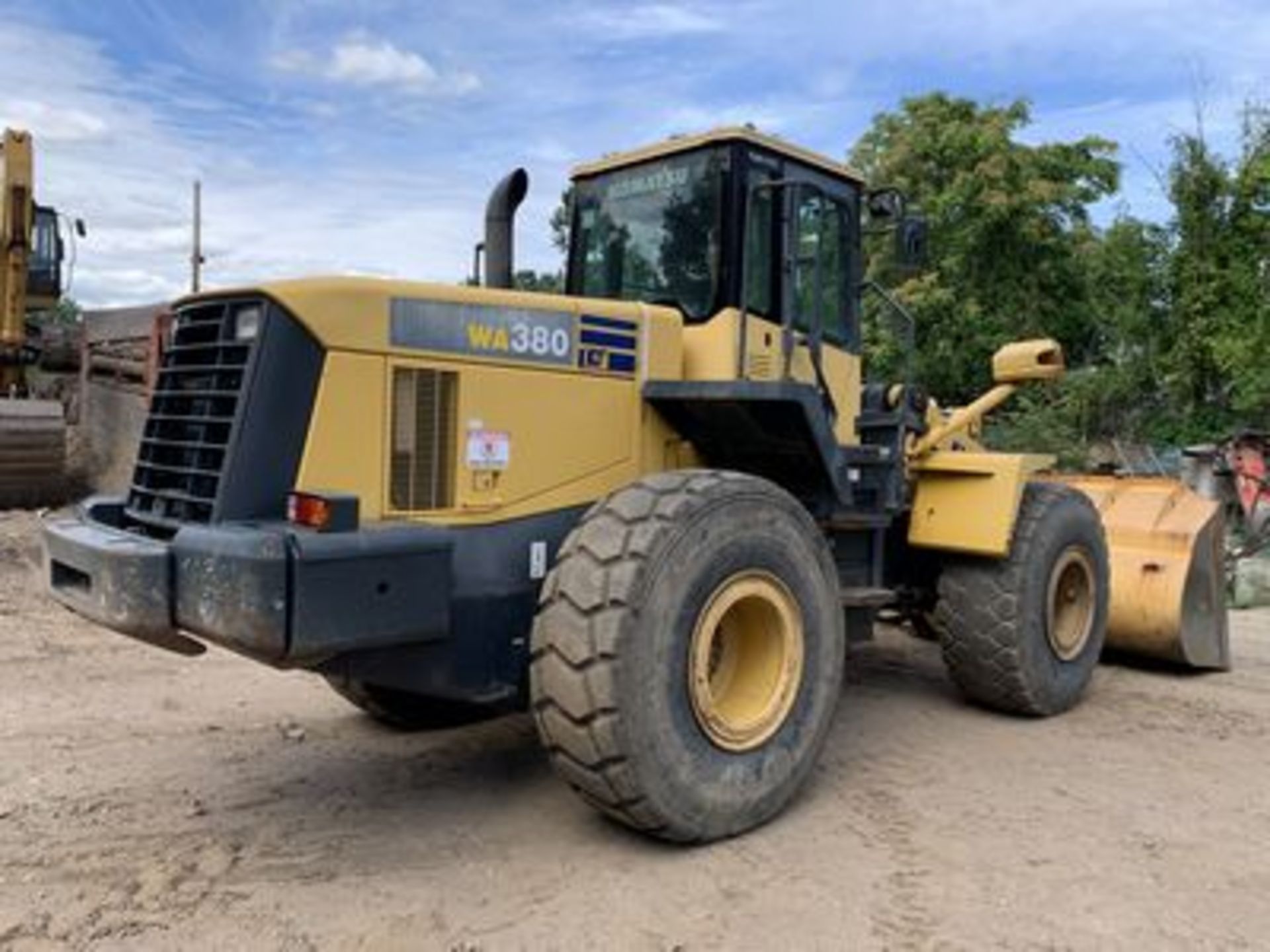 2006 KOMATSU WA380-5 WHEEL LOADER, ENCLOSED CAB W/ HEAT & AC, 10' BUCKET, LOAD COUNTER, S/N 61199, - Image 3 of 4