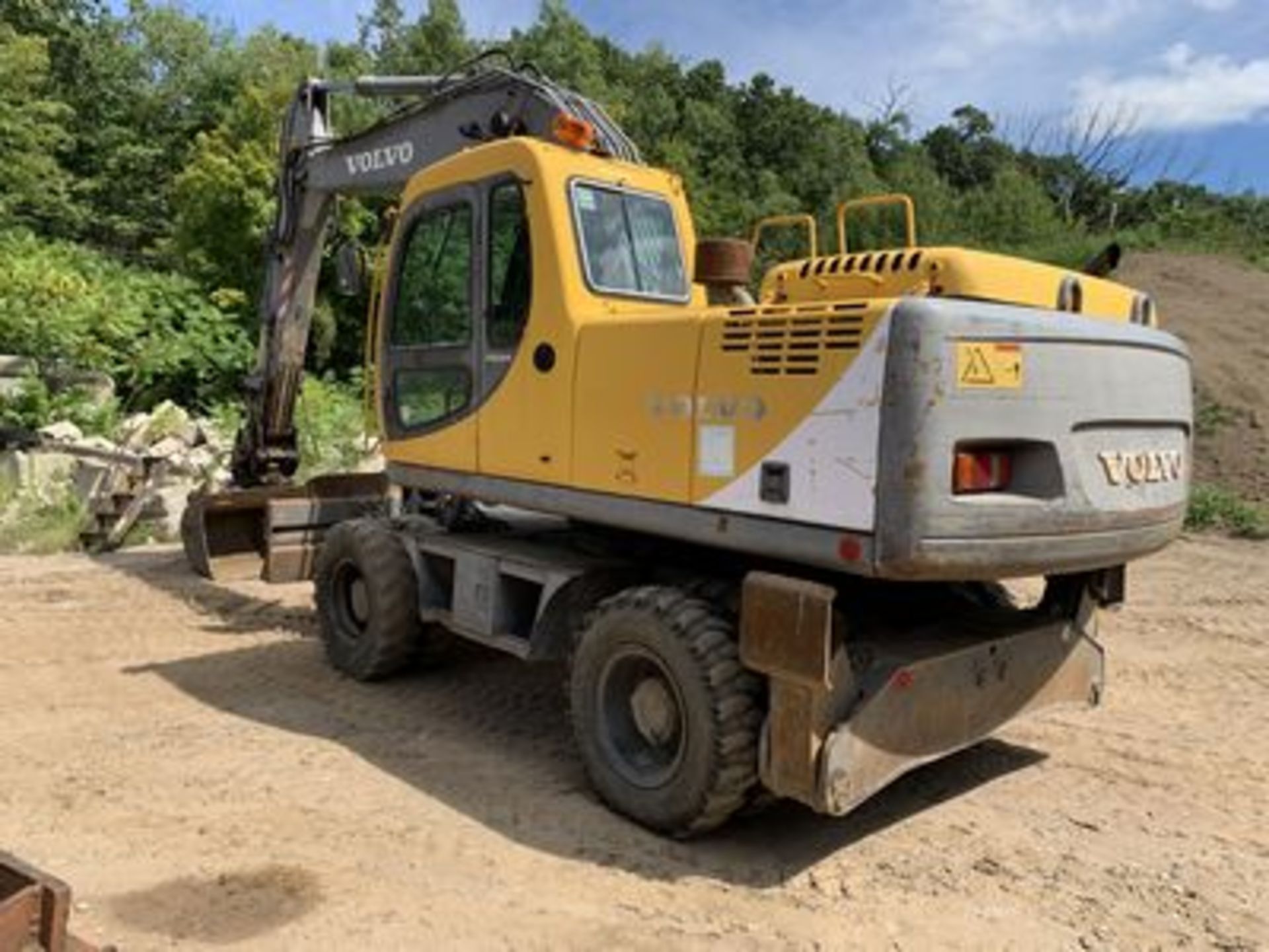 2000 VOLVO EW170 RUBBER TIRED EXCAVATOR, ENCLOSED CAB W/ HEAT & AC, 9' STICK, Q.C. 60" GRADING - Image 4 of 4