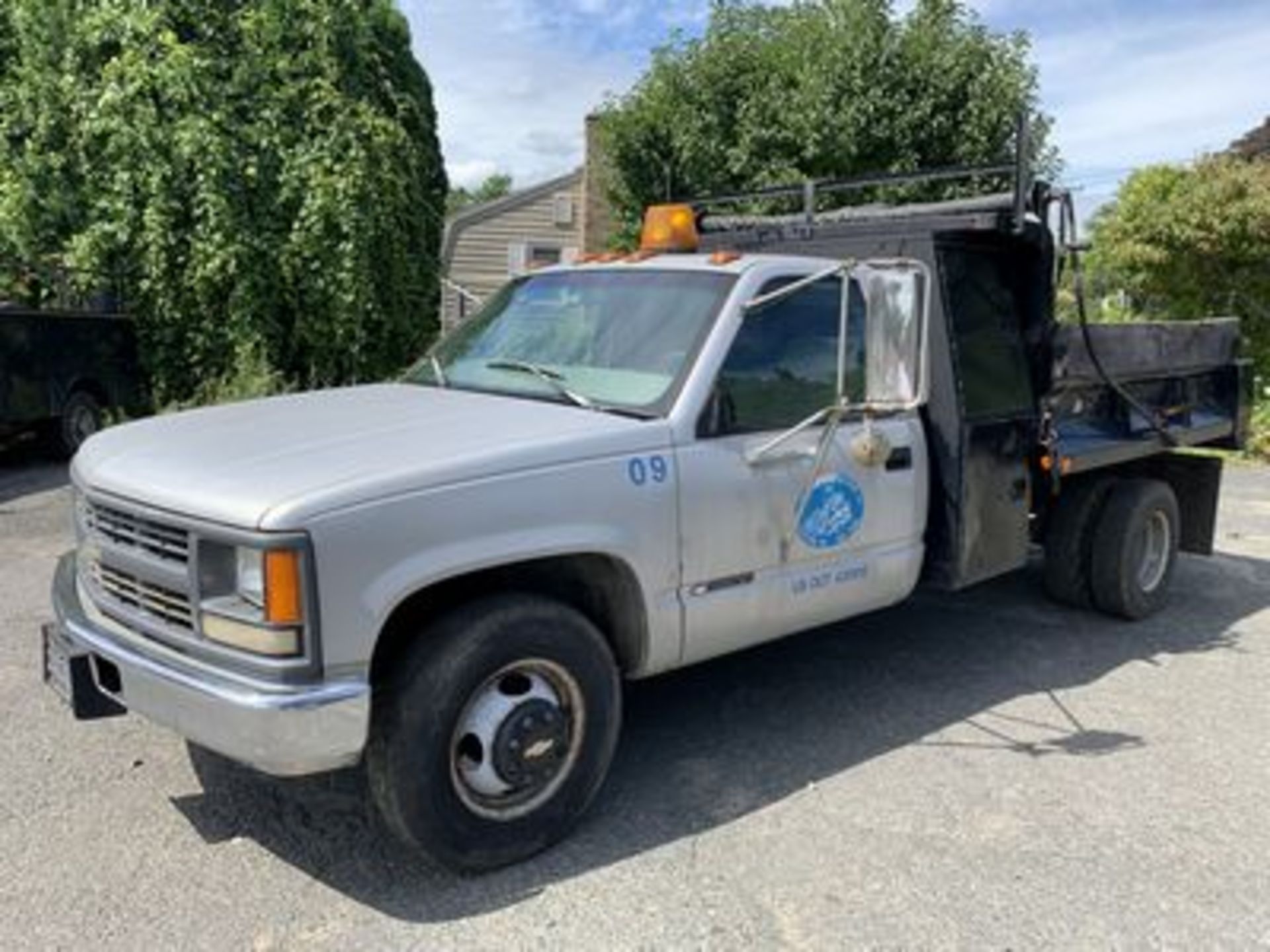 1997 CHEVY CHEYENNE DUMP TRUCK, DIESEL, AT, S/A, 8' STEEL DUMP BODY, MID-TOOLBOX, 224,896 MI.,