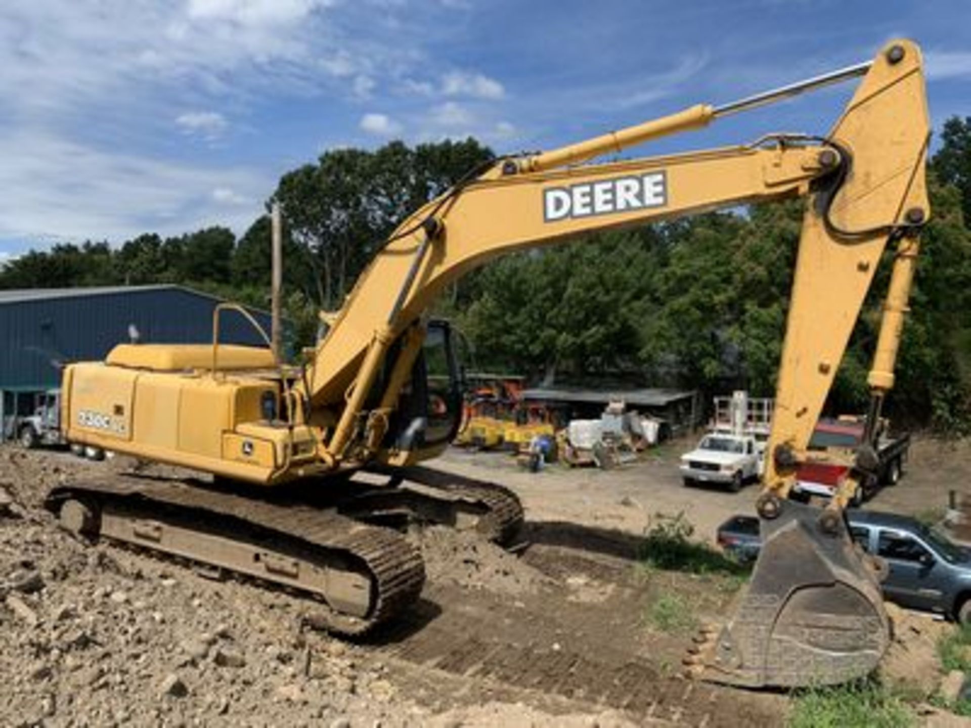 2002 JOHN DEERE 230C-LC HYD. CRAWLER EXCAVATOR, ENCLOSED CAGB W/ HEAT & AC, 32" TRACKS, 46"