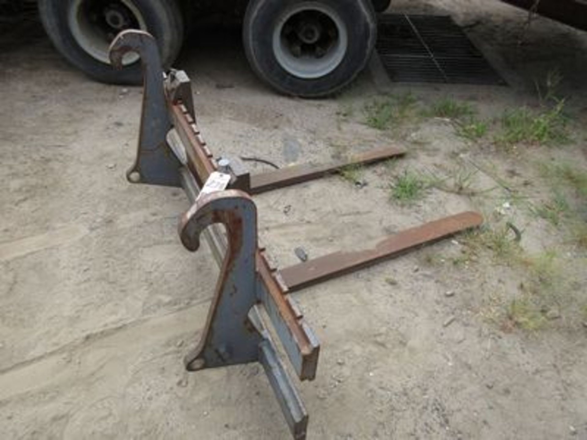 JOHN DEERE LOADER BACKHOE ATTACHMENT FORKS