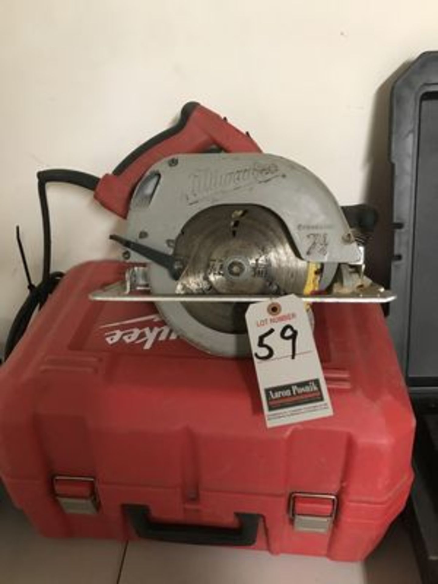 MILWAUKEE 7 1/4" MAGNESIUM ELEC. CIRCULAR SAW W/ CASE