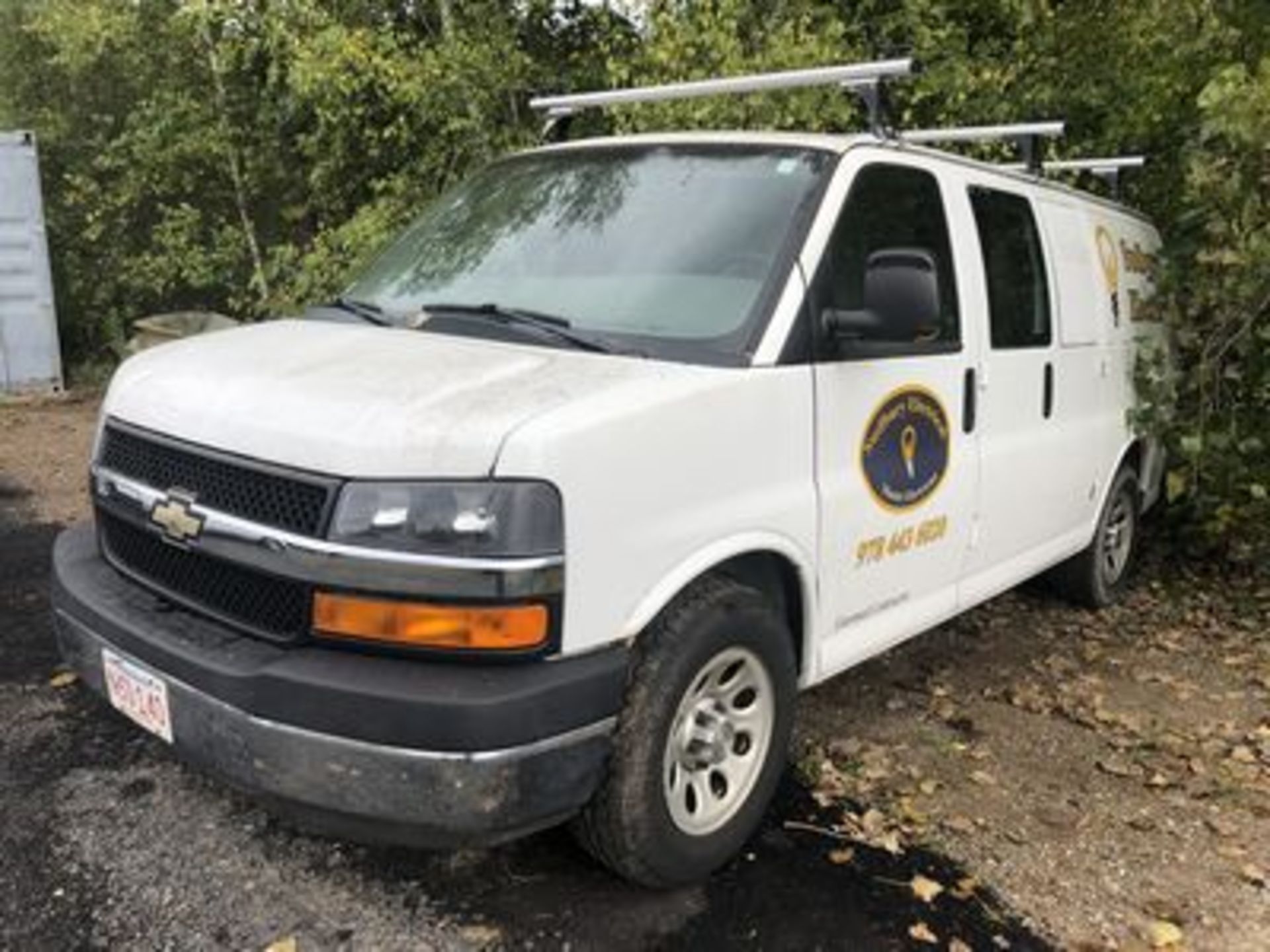 2010 CHEVY EXPRESS G1500 CARGO VAN, AT, AC, 4.3L - V6 ENGINE, W/ SAFETY CAGE, SHELVING, LADDER RACK,