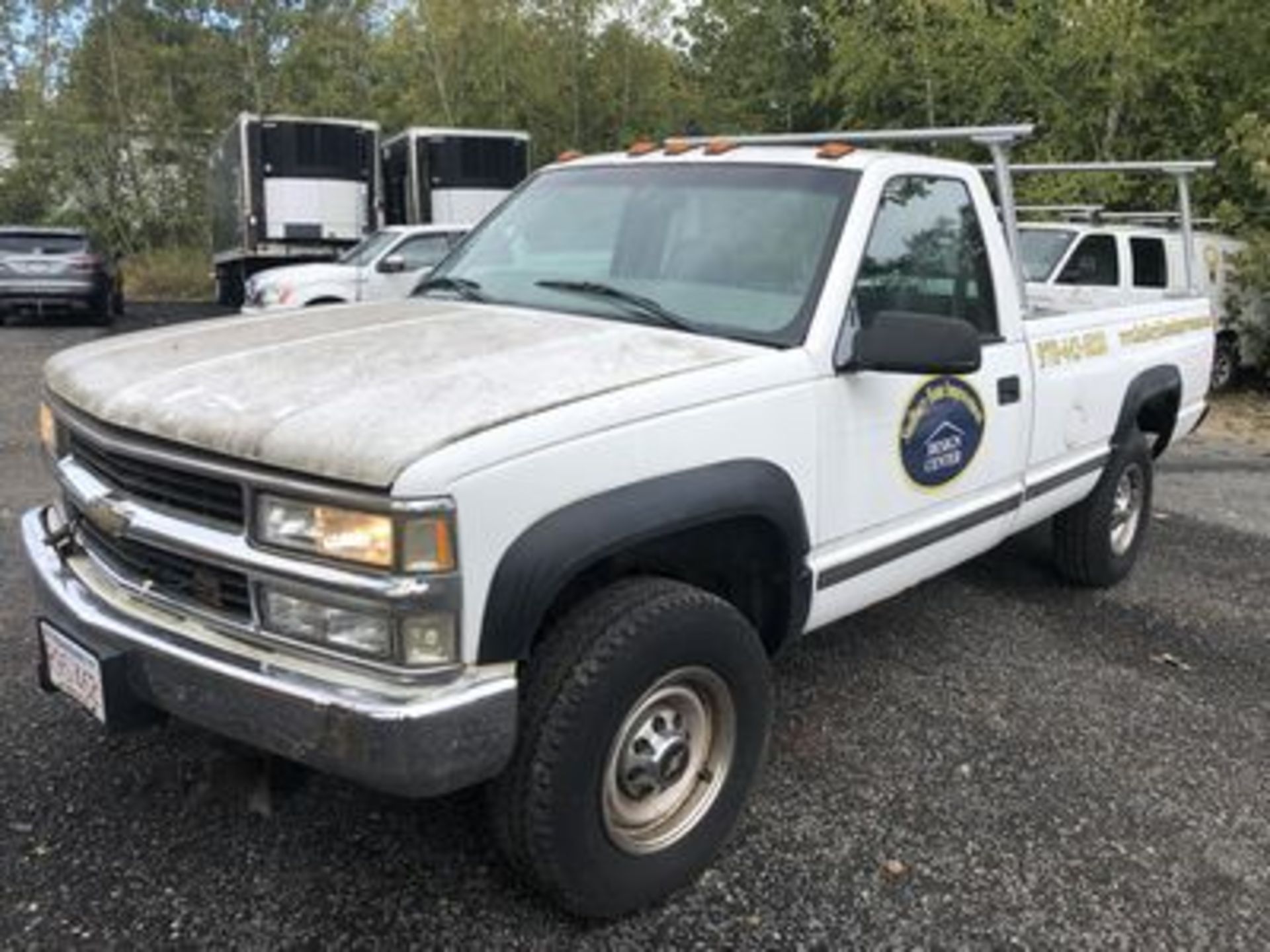 2000 CHEVY GMT 400, K3500, AT, AC, 5.7L - V8 ENGINE, 4X4, 8' BED W/ LINER & LADDER RACK, VIN #