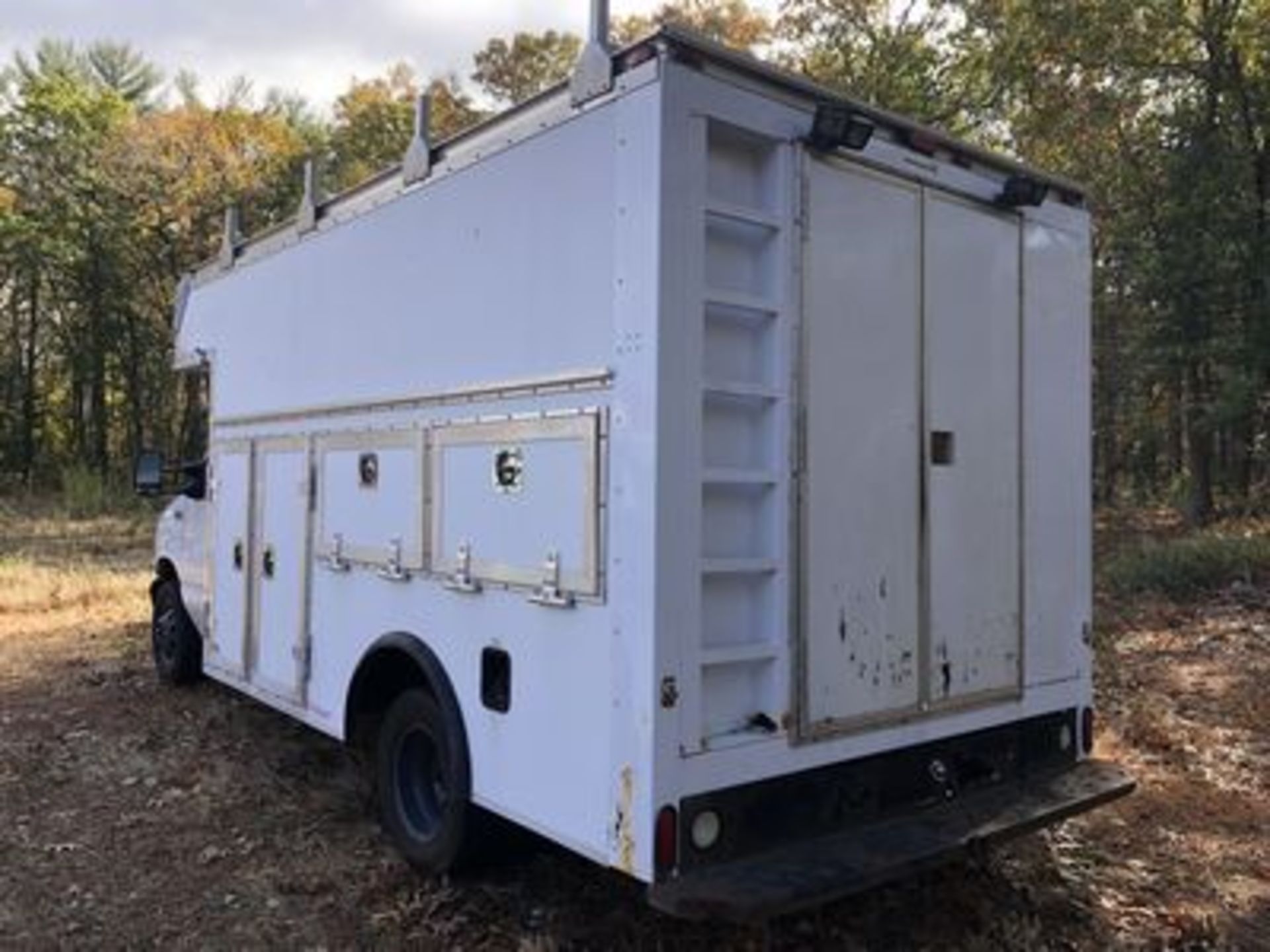 2003 FORD E350 SUPER DUTY 12' WALK-IN UTILITY TRUCK, AT, AC, 7.3L POWER STROKE DIESEL ENGINE, 12' - Image 4 of 4