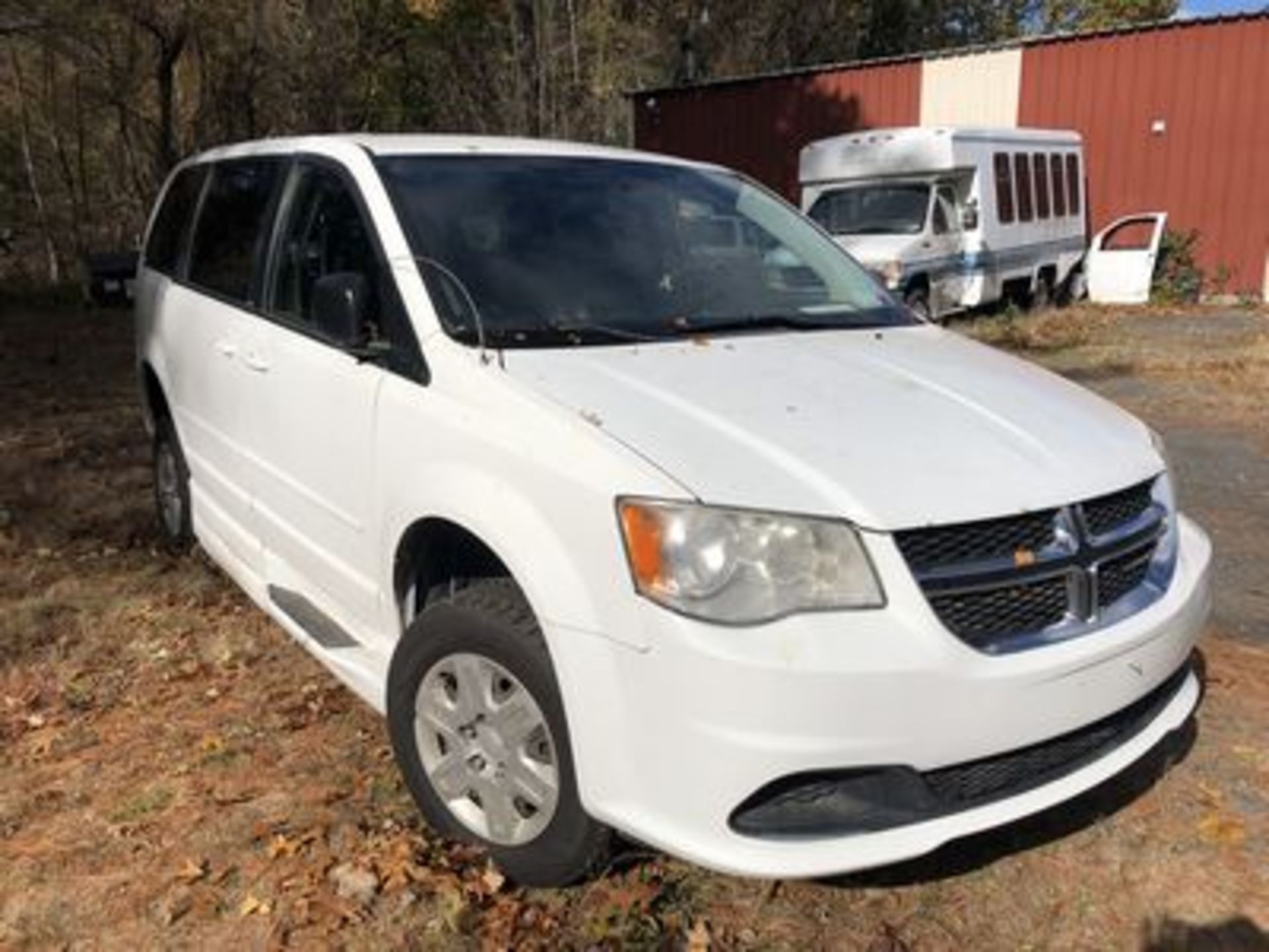 2012 DODGE GRAND CARAVAN SE, 4-DOOR ACCESSIBILITY MINIVAN, FWD, AT, 6-SPEED, W/ BRAUN WHEELCHAIR - Image 2 of 4