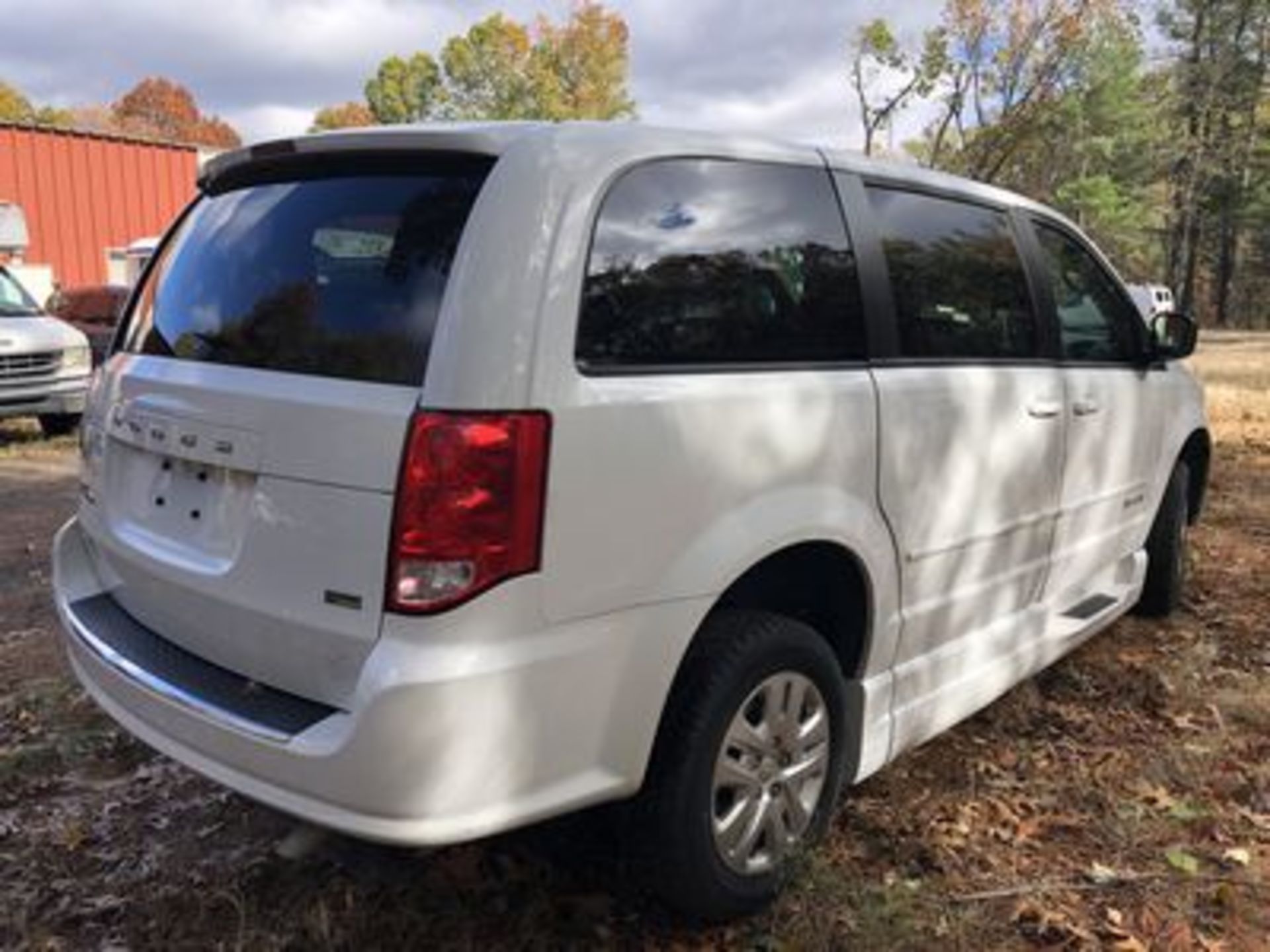 2016 DODGE GRAND CARAVAN SE, 4-DOOR ACCESSIBILITY MINIVAN, FWD, AT, AC, PW, PD, 6-SPEED FLEX FUEL, - Image 3 of 4