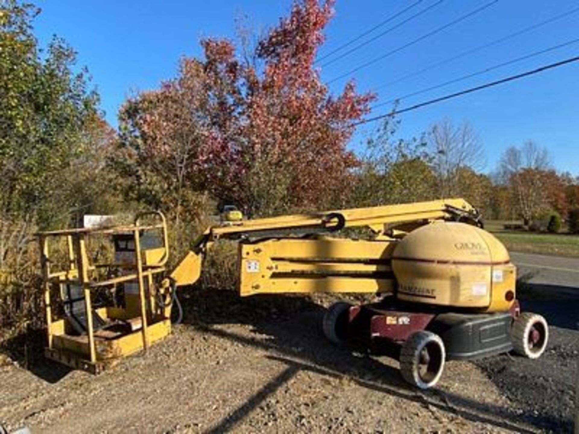 GROVE AMZ4GNE ARTICULATING BOOM LIFT, 40' MAX LIFT HEIGHT, 4X2, SOLID TIRES, S/N 254111 (595 HRS.)