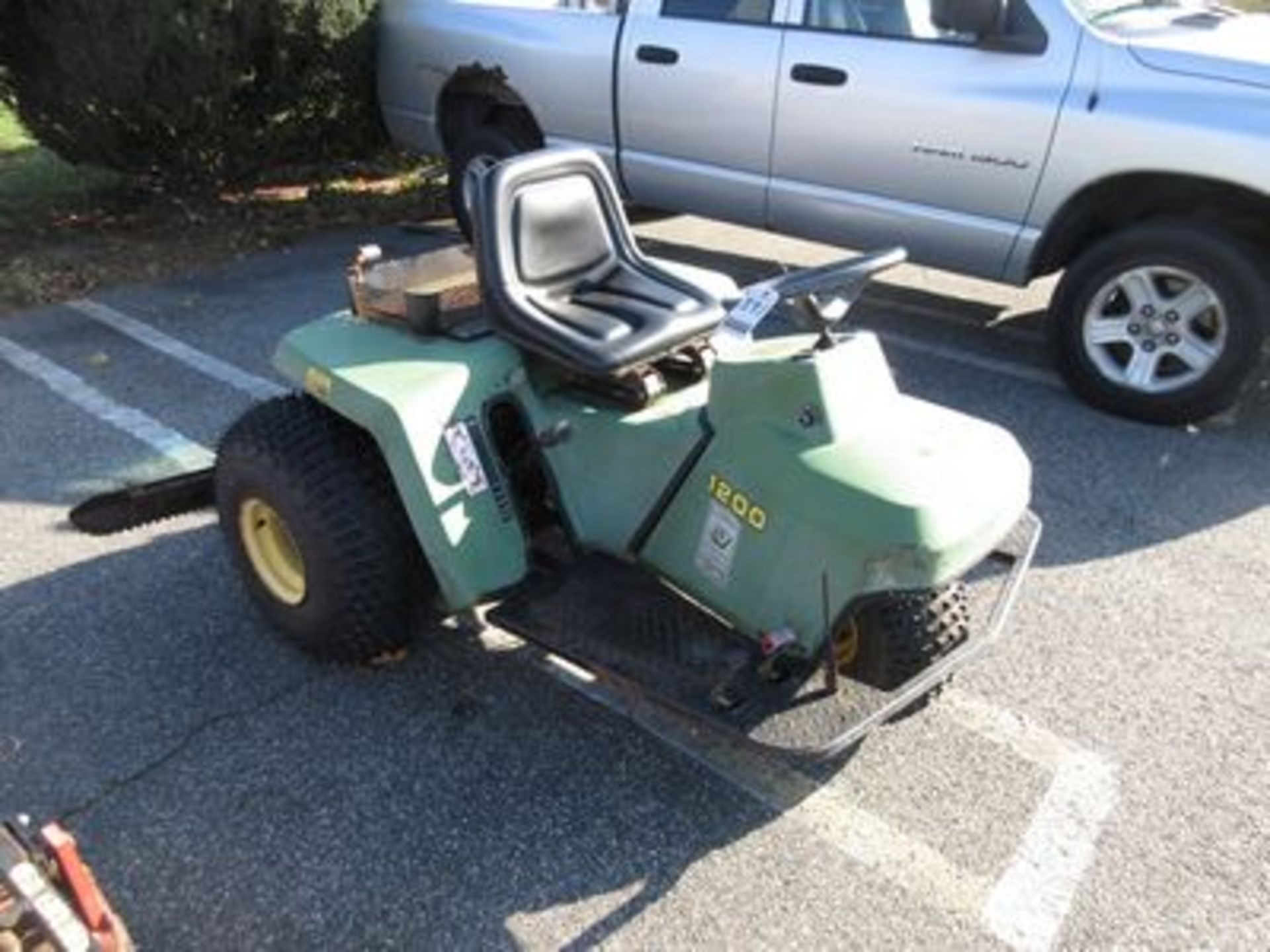 JOHN DEERE 1200 12" BUNKER RAKE DRESSER, TRI-WHEEL, ADJ. SEAT, RUNNING BOARDS, 36 H.P. AIR-COOLED