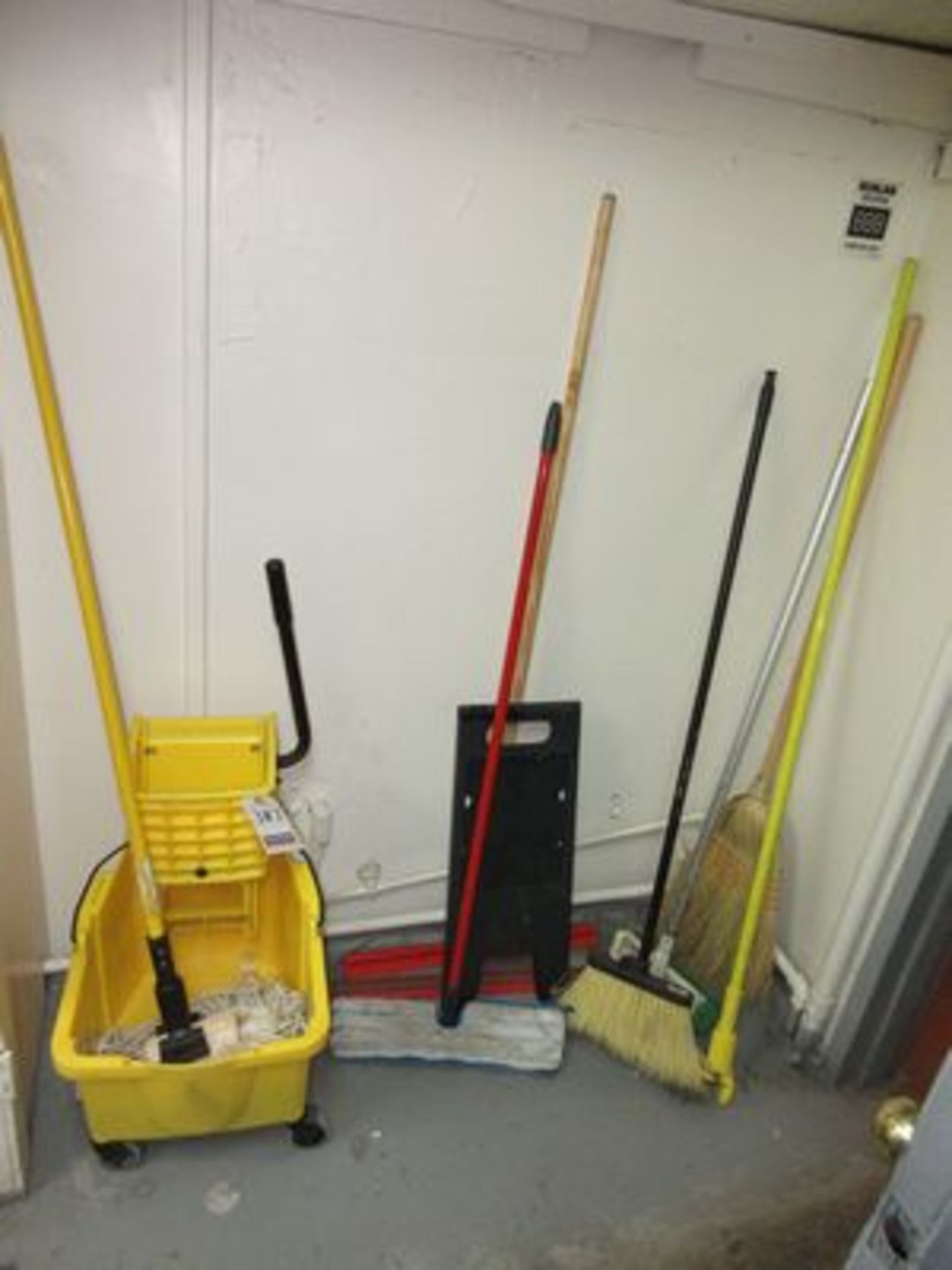 LOT OF ASS'T MAINTENANCE EQUIPMENT