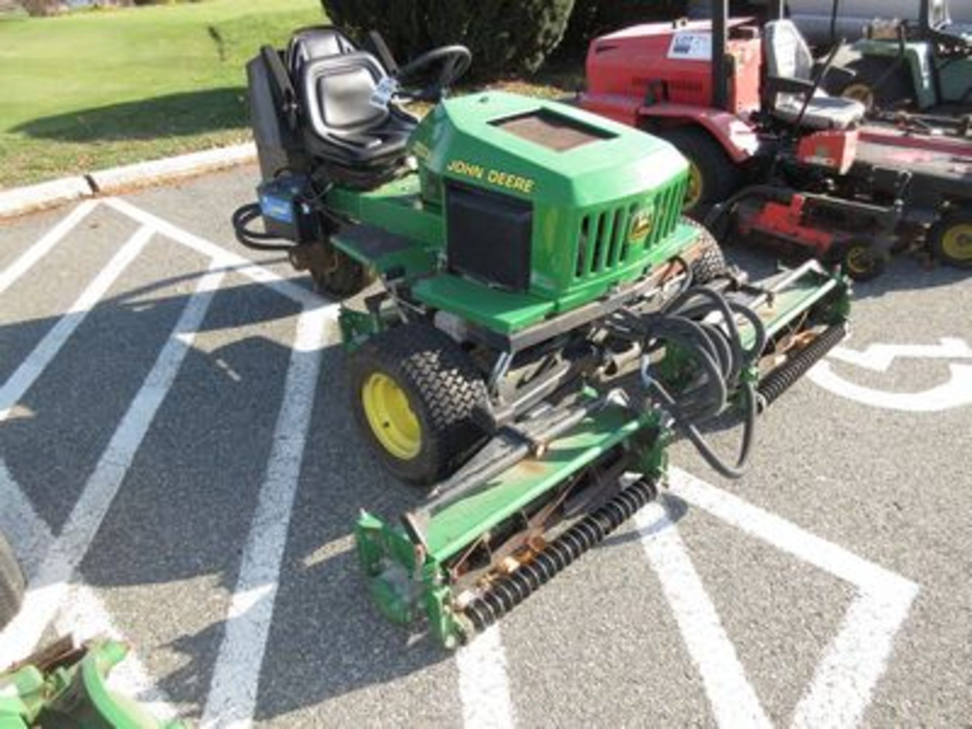 JOHN DEERE 2653A GREENS & TEES PRECISION CUT REEL MOWER, W/ (2) 30" REEL MOWER ATTACHMENTS, 19 H.