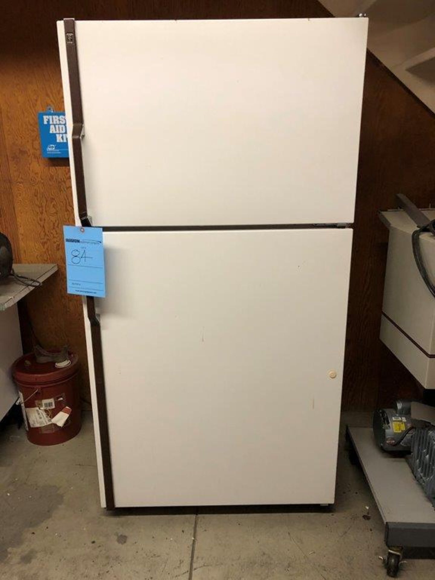 GE Refrigerator (NO CONTENTS)