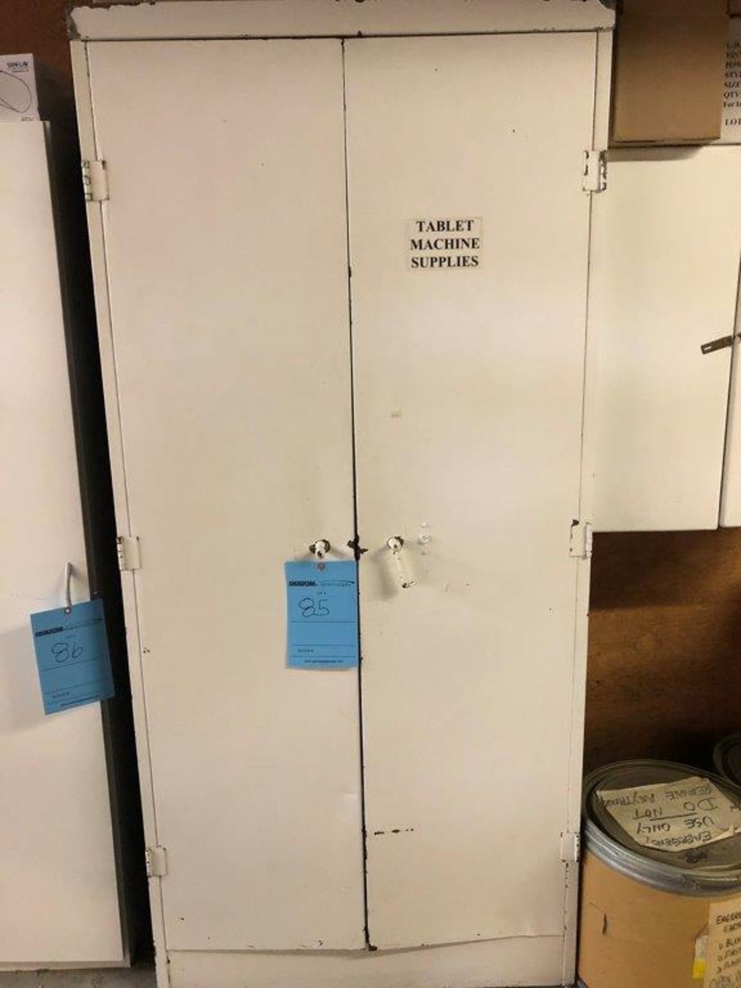 Metal Storage Cabinet (NO CONTENTS)