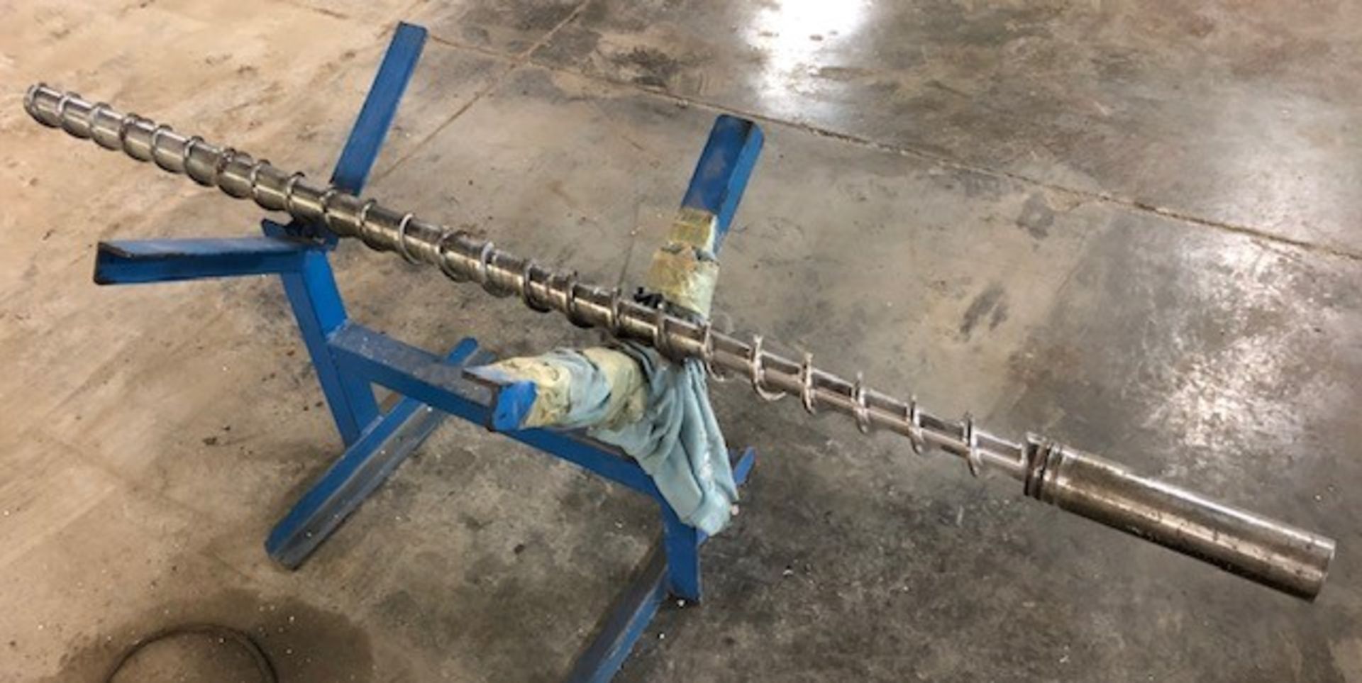 2 1/2" x 72" Screw & Support Stand - Image 2 of 2