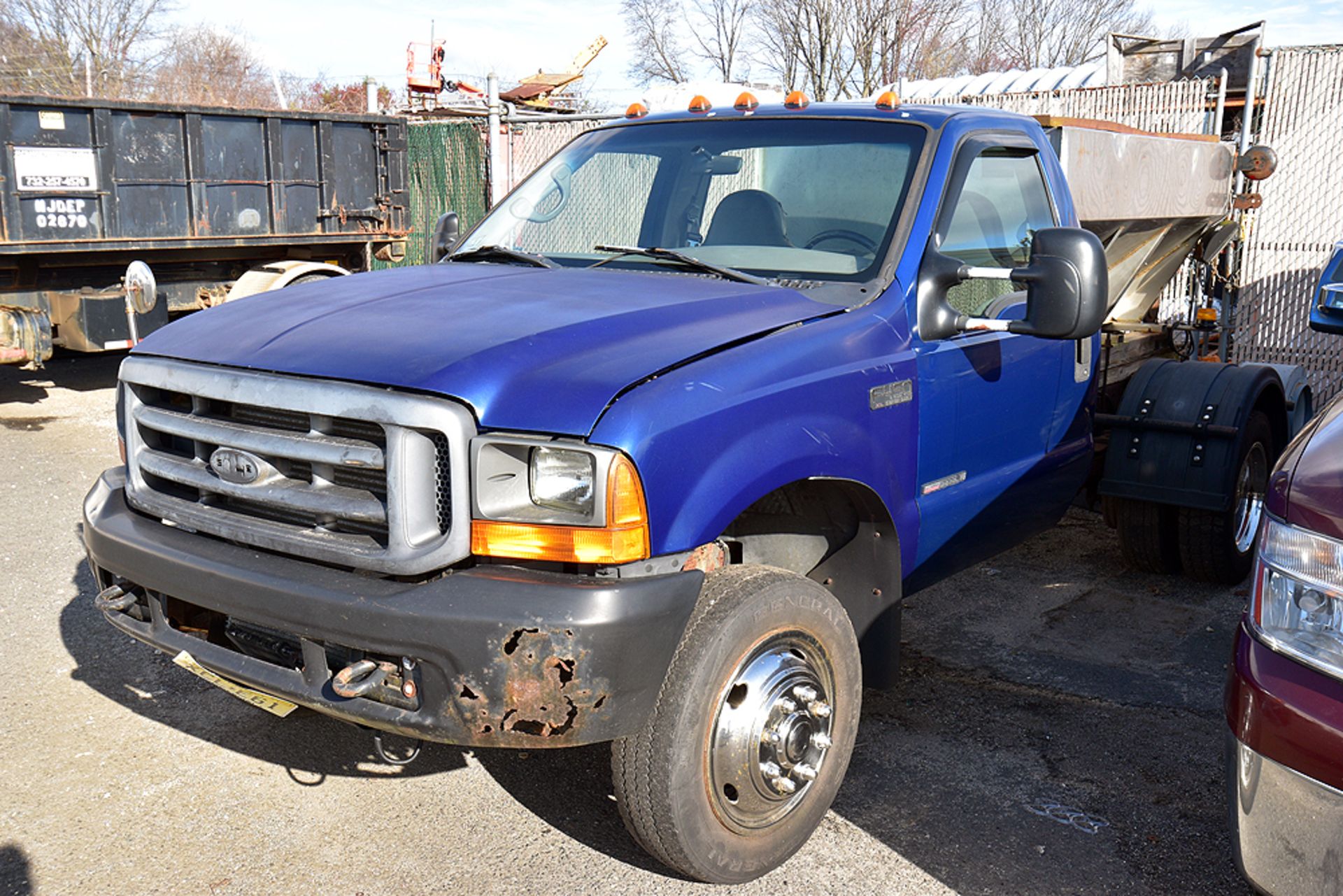 2000 Ford F450 Super Duty Pick Up w/ Spreader - Image 19 of 20