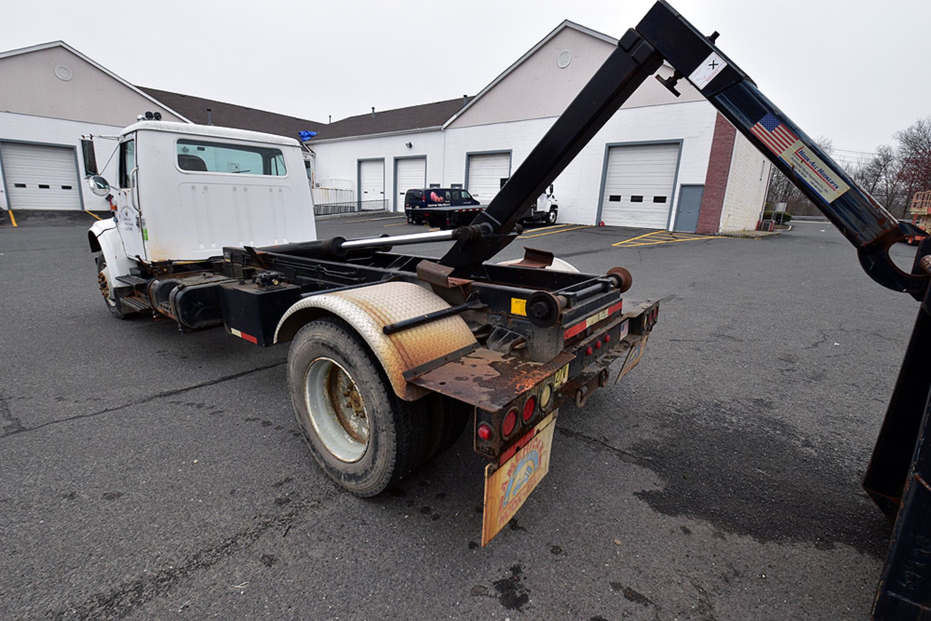 1999 International 4900 Hook-Lift Truck w/ Cont. - Image 4 of 26