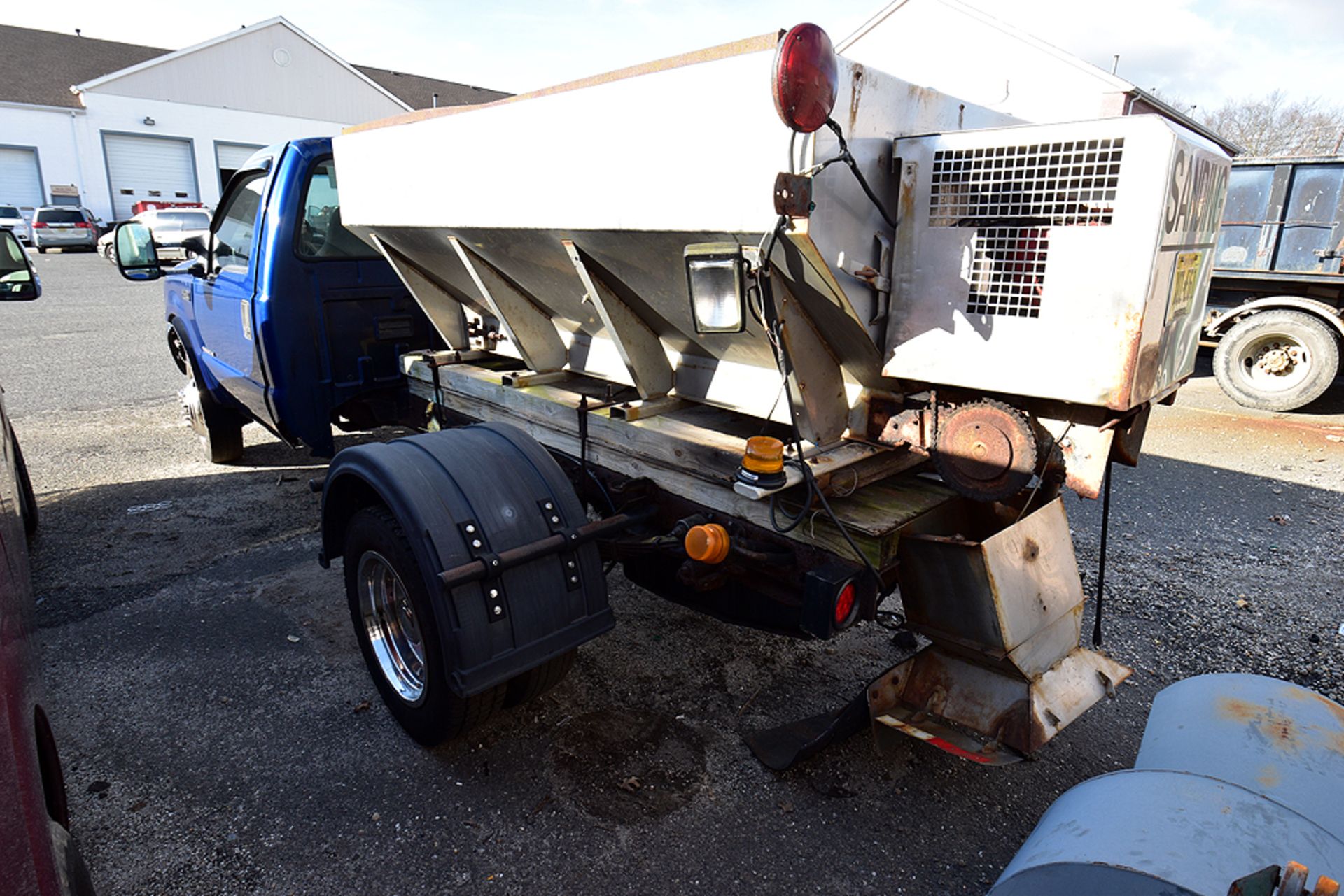 2000 Ford F450 Super Duty Pick Up w/ Spreader - Image 18 of 20