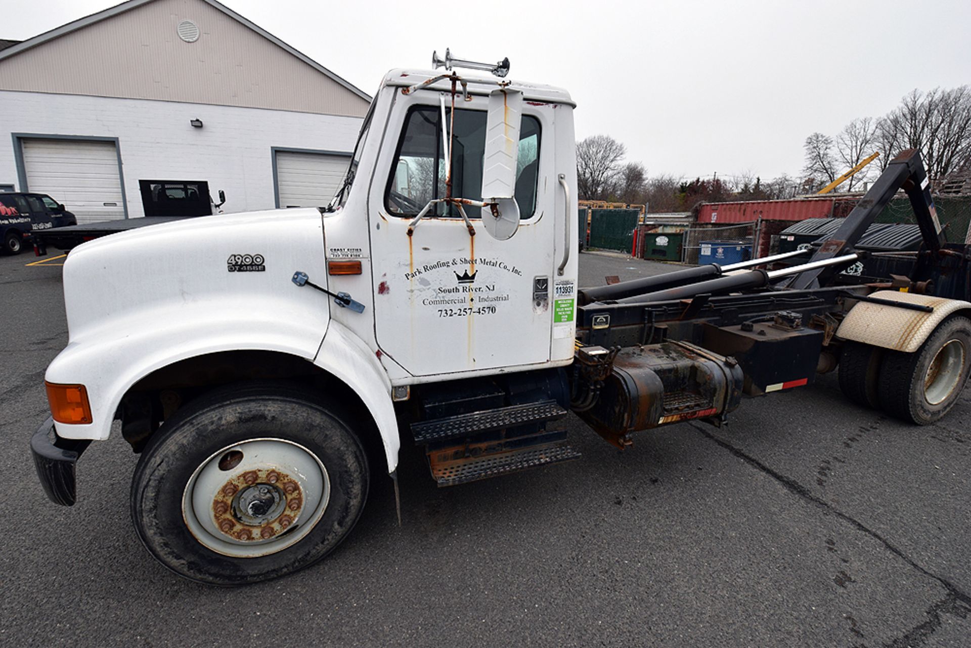 1999 International 4900 Hook-Lift Truck w/ Cont. - Image 3 of 26