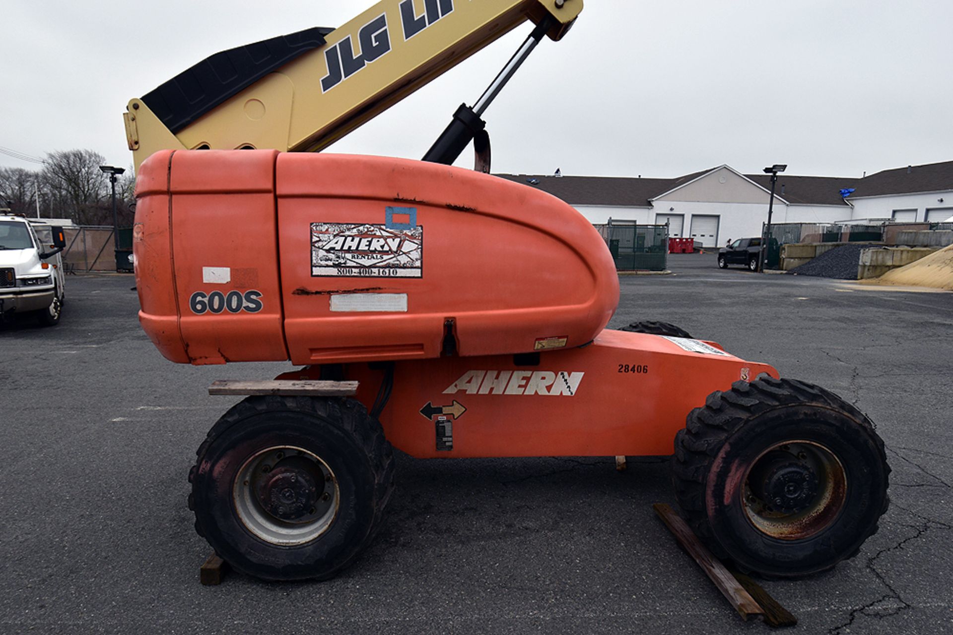 JLG 600S 4x4 Telescopic Boom Lift - Image 7 of 18