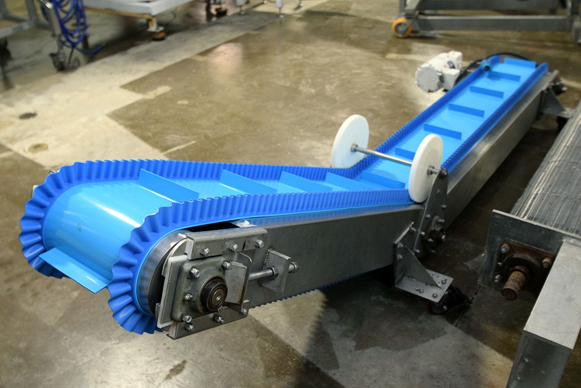 Dorner LPZ Series Sidewall Cleated Belt Conveyor - Image 2 of 4
