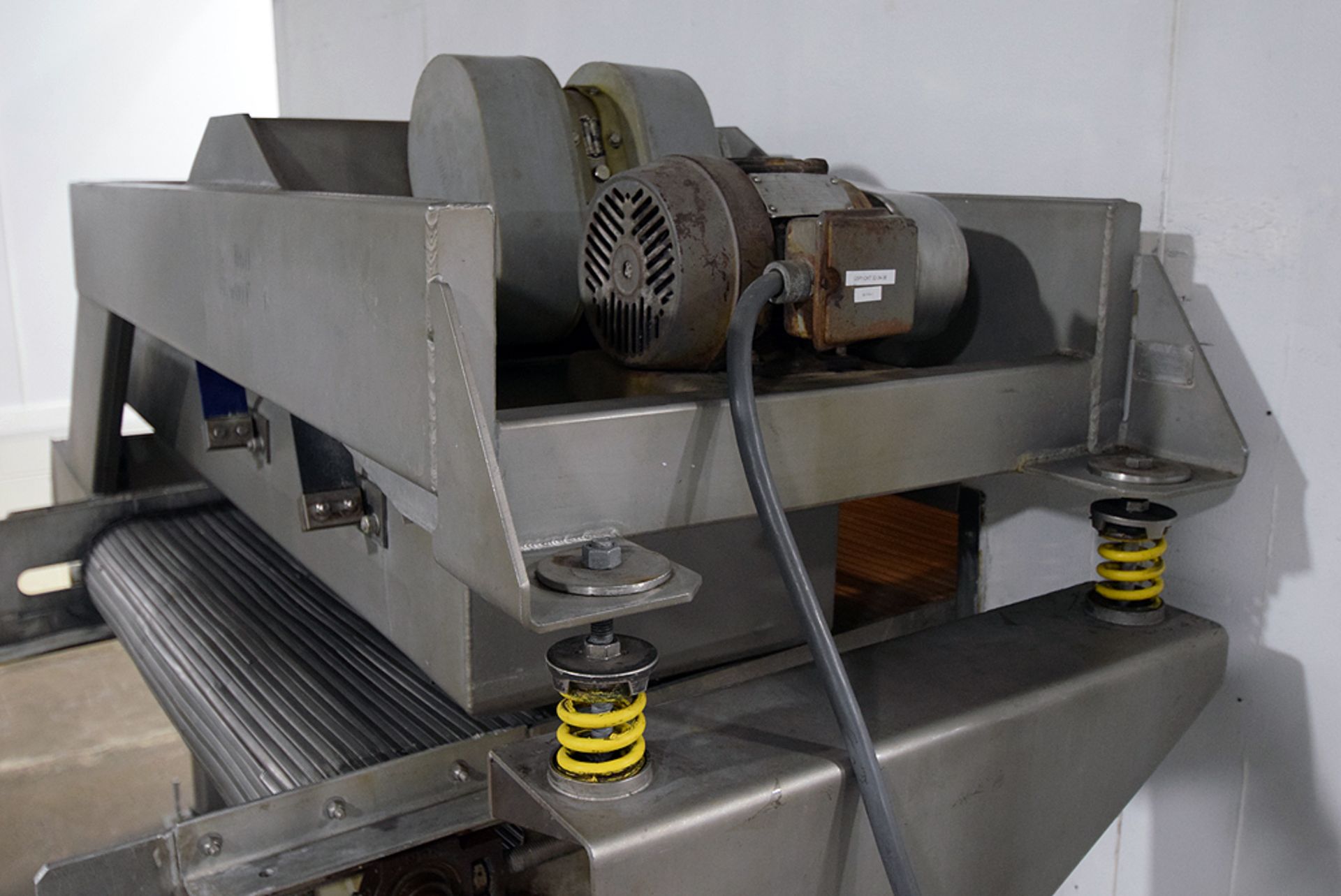 Key Technology Iso-Flo Vibratory Feed Conveyor - Image 4 of 4