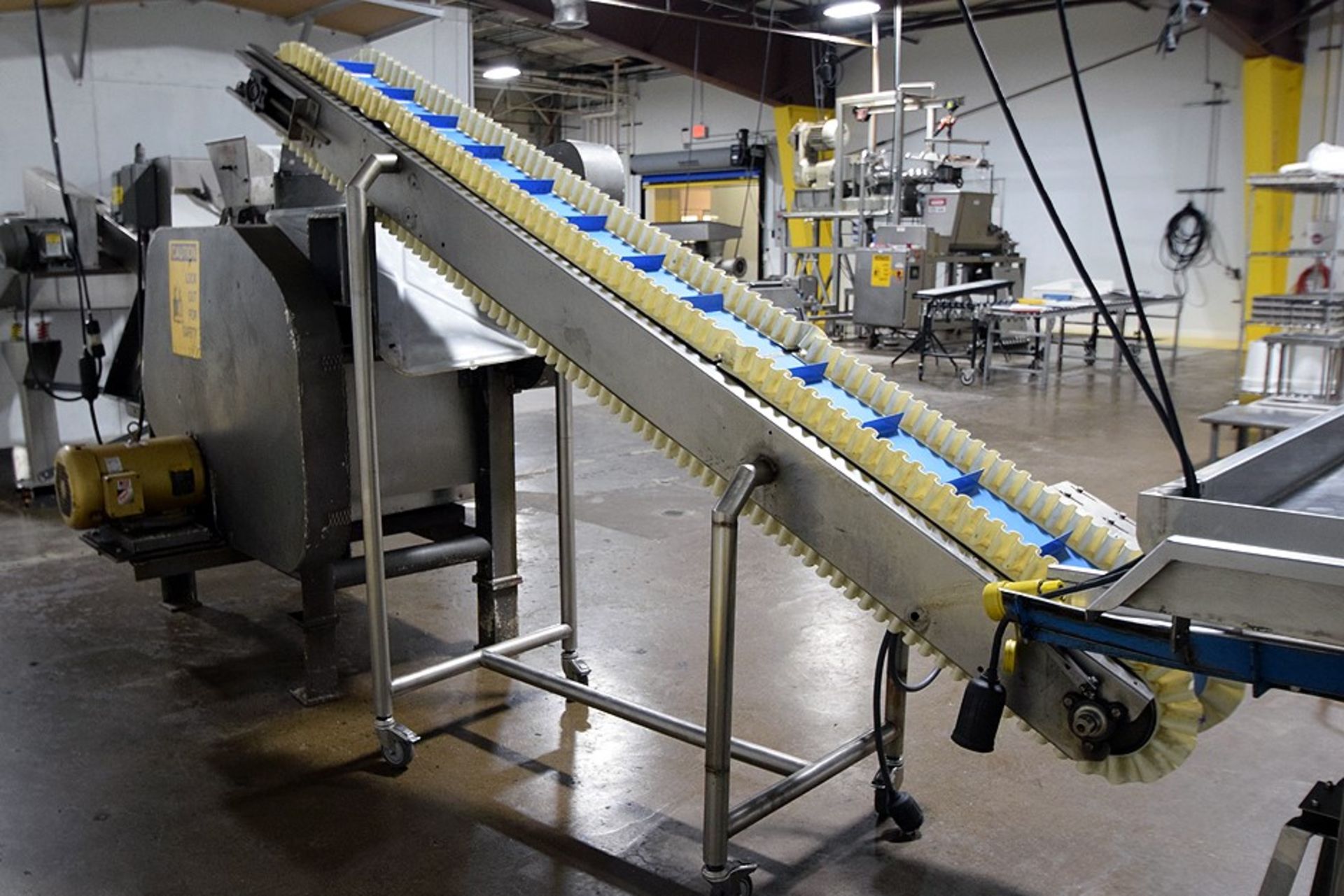 8" Flighted Belt, Motorized Conveyor, 9'