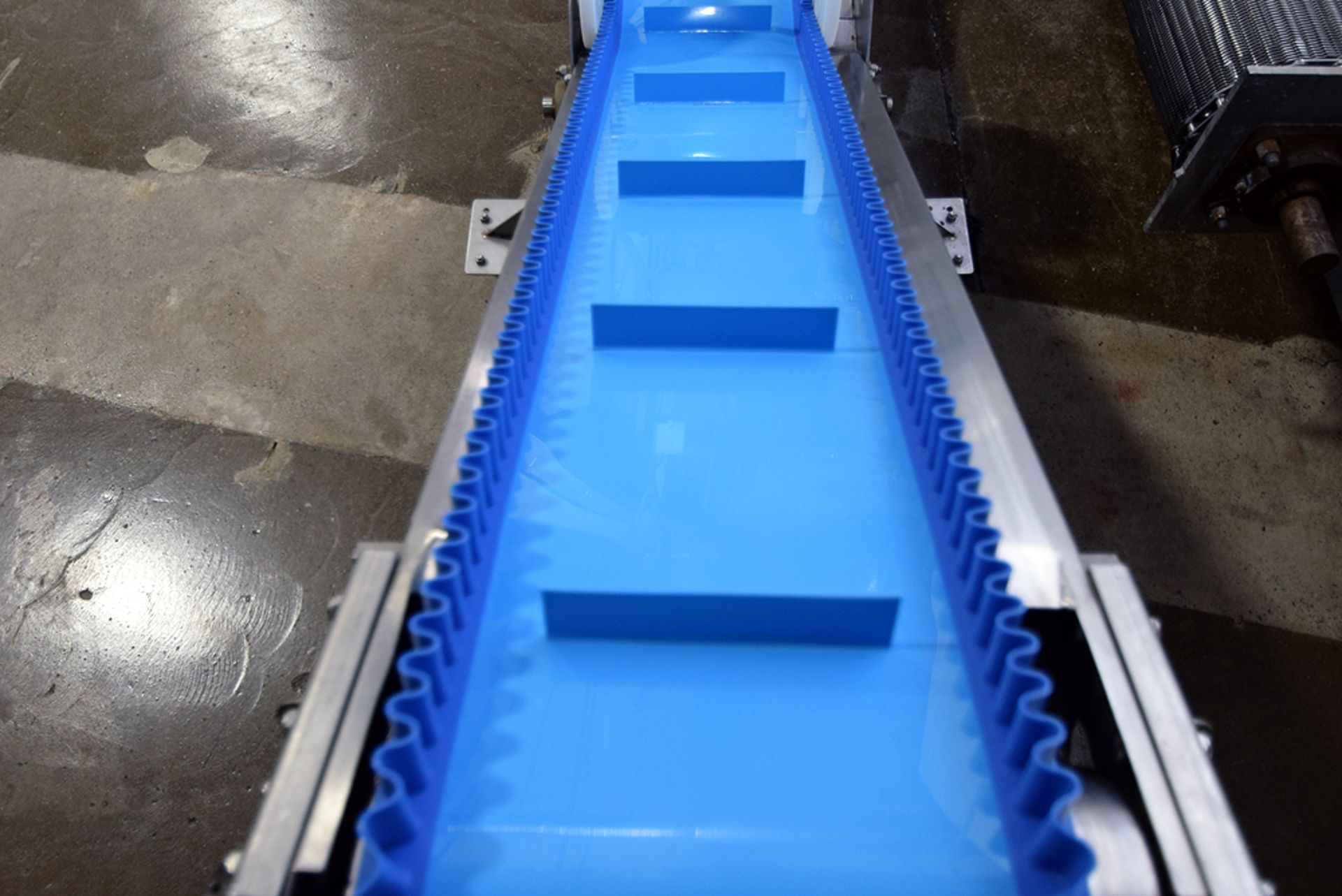 Dorner LPZ Series Sidewall Cleated Belt Conveyor - Image 3 of 4