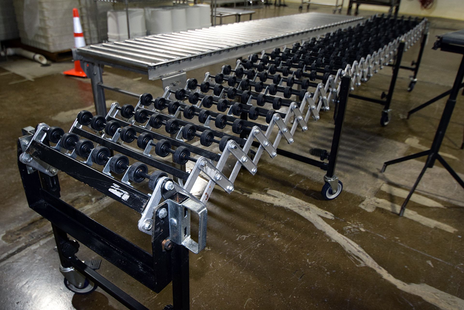 Expandable Skate Conveyor, 18" x 144"