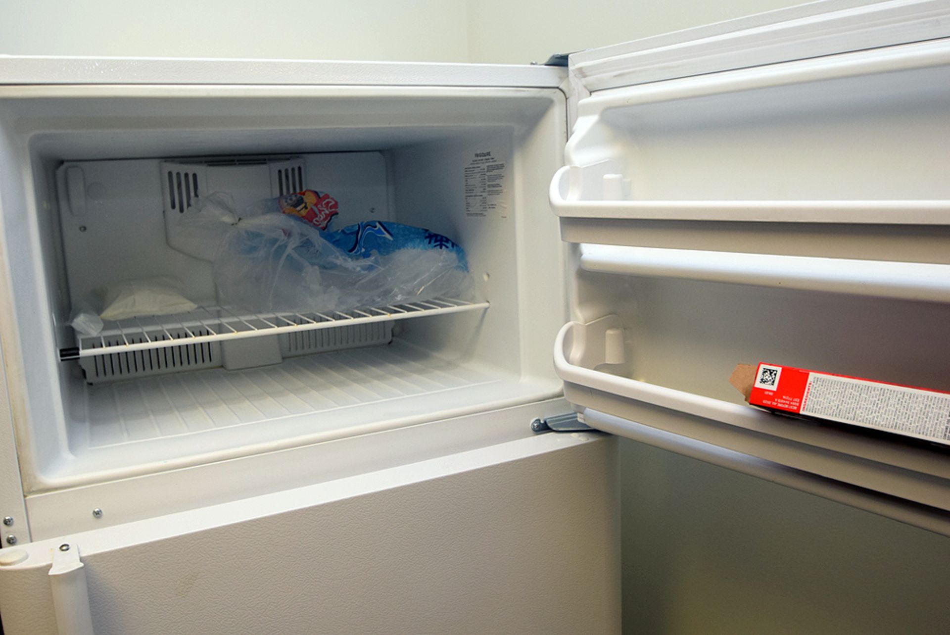 Fridgidaire Refrigerator/Freezer - Image 3 of 3