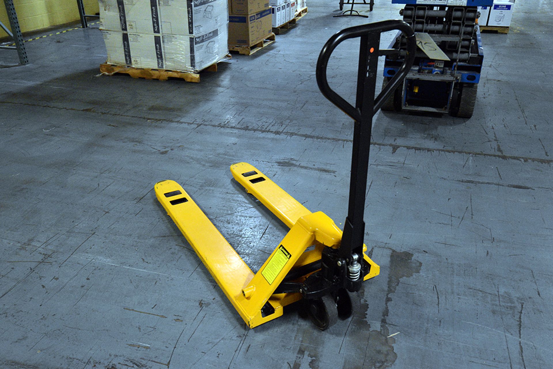 U-Line 5,500lbs. Capacity Pallet Jack - Image 2 of 2