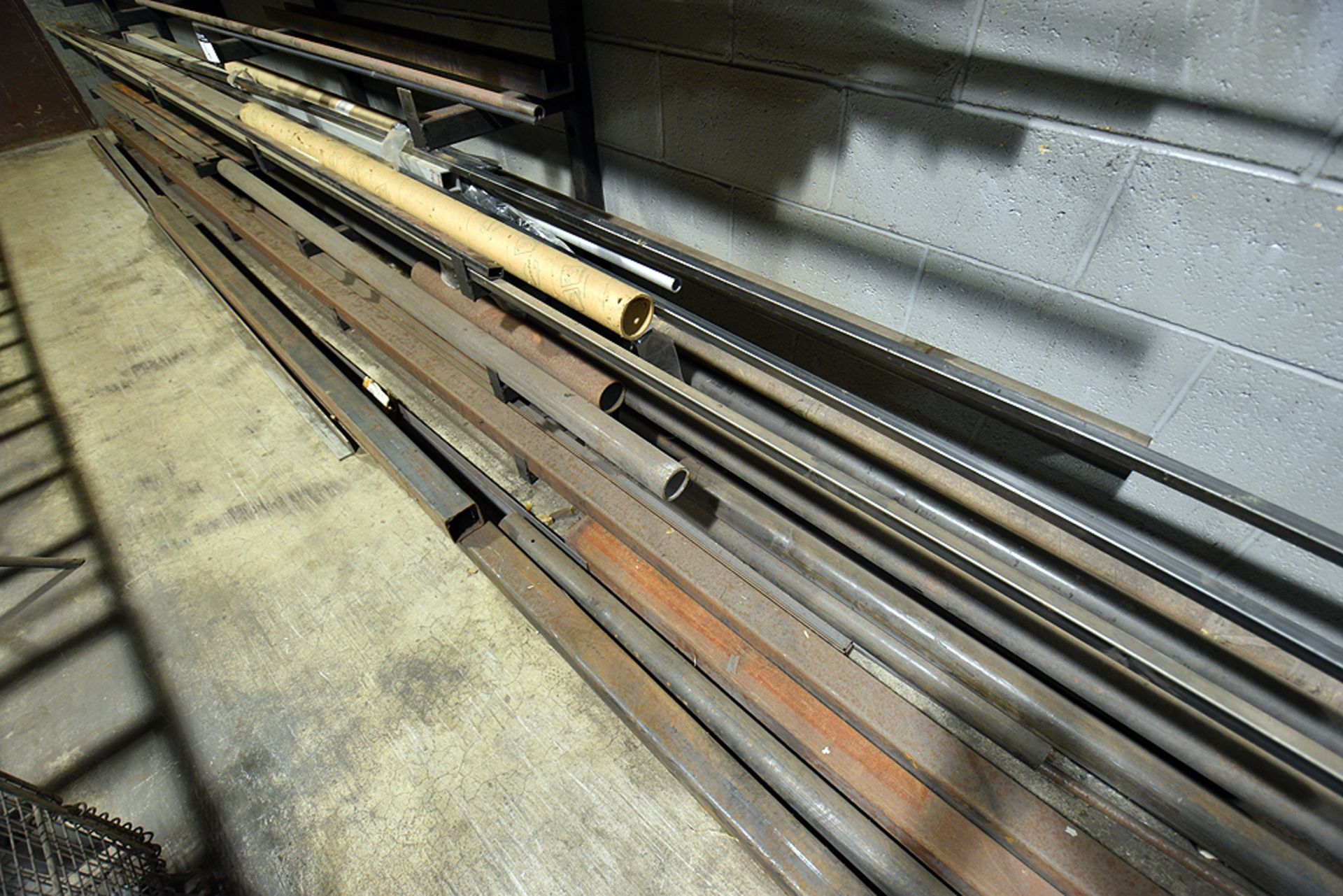 contents of cantilever wall rack containing black pipe, aluminum bar, - Image 5 of 6