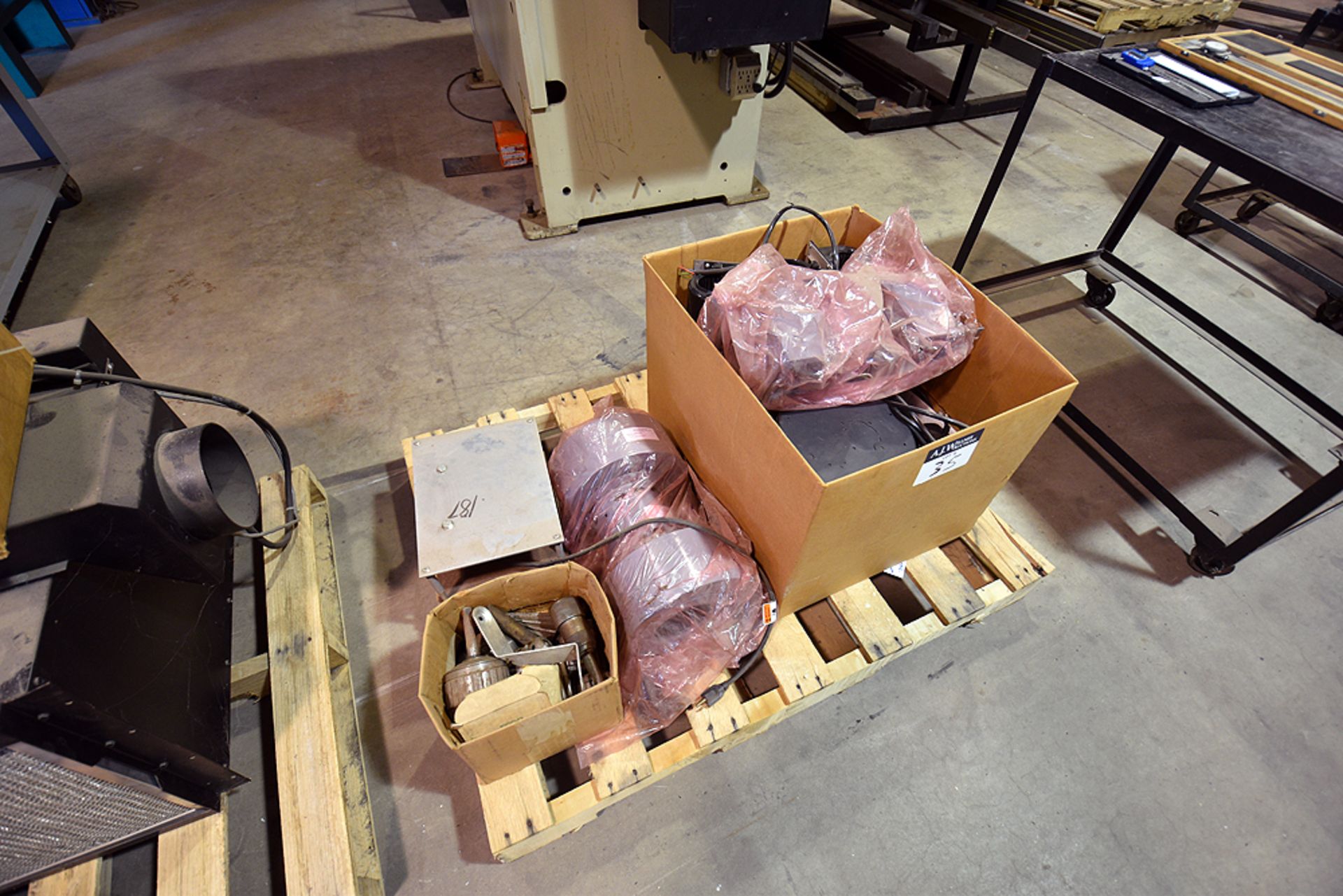 Pallets containing assorted machine parts, blowers, fans, and etc. - Image 3 of 4