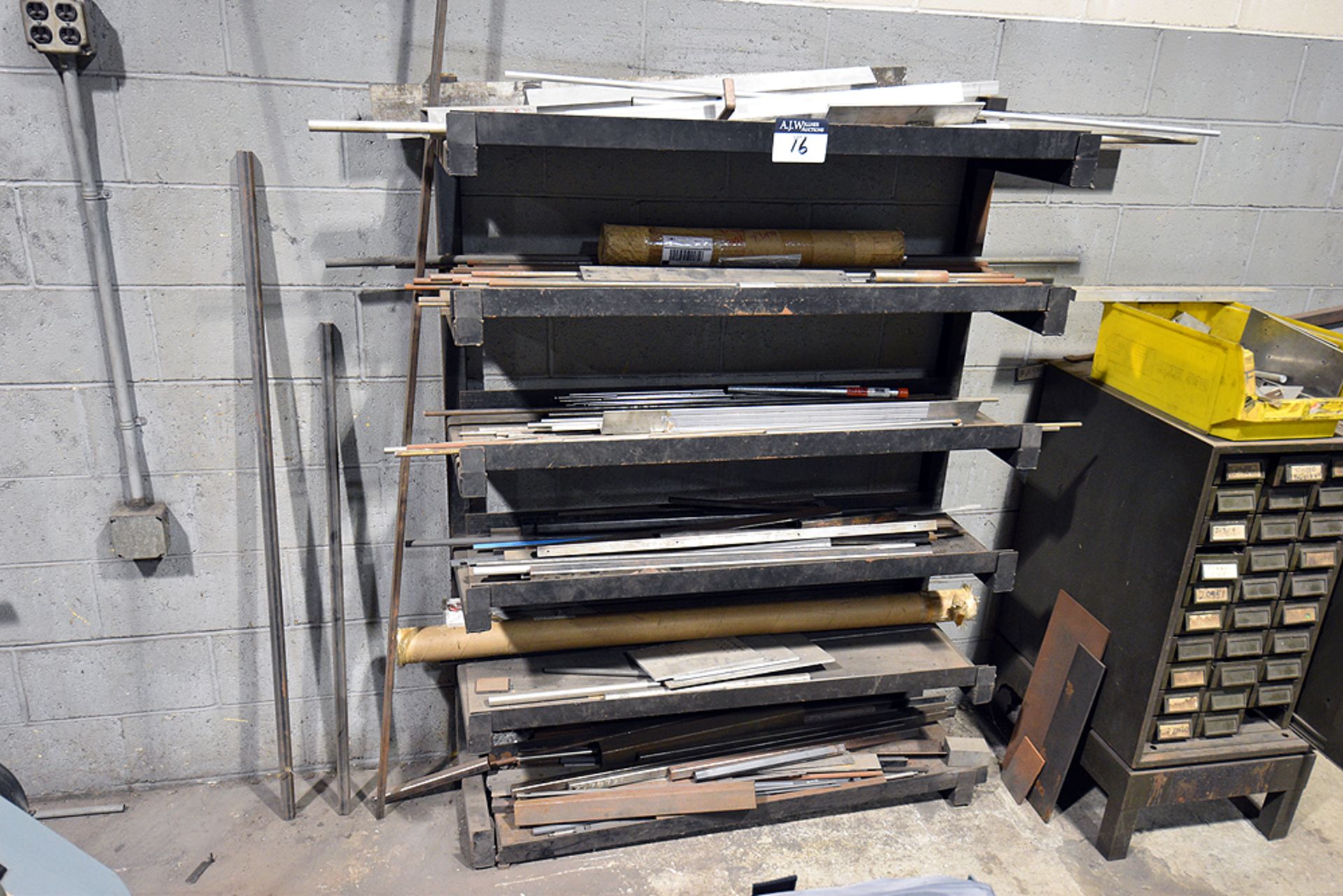 contents of cantilever wall rack containing black pipe, aluminum bar, - Image 2 of 6