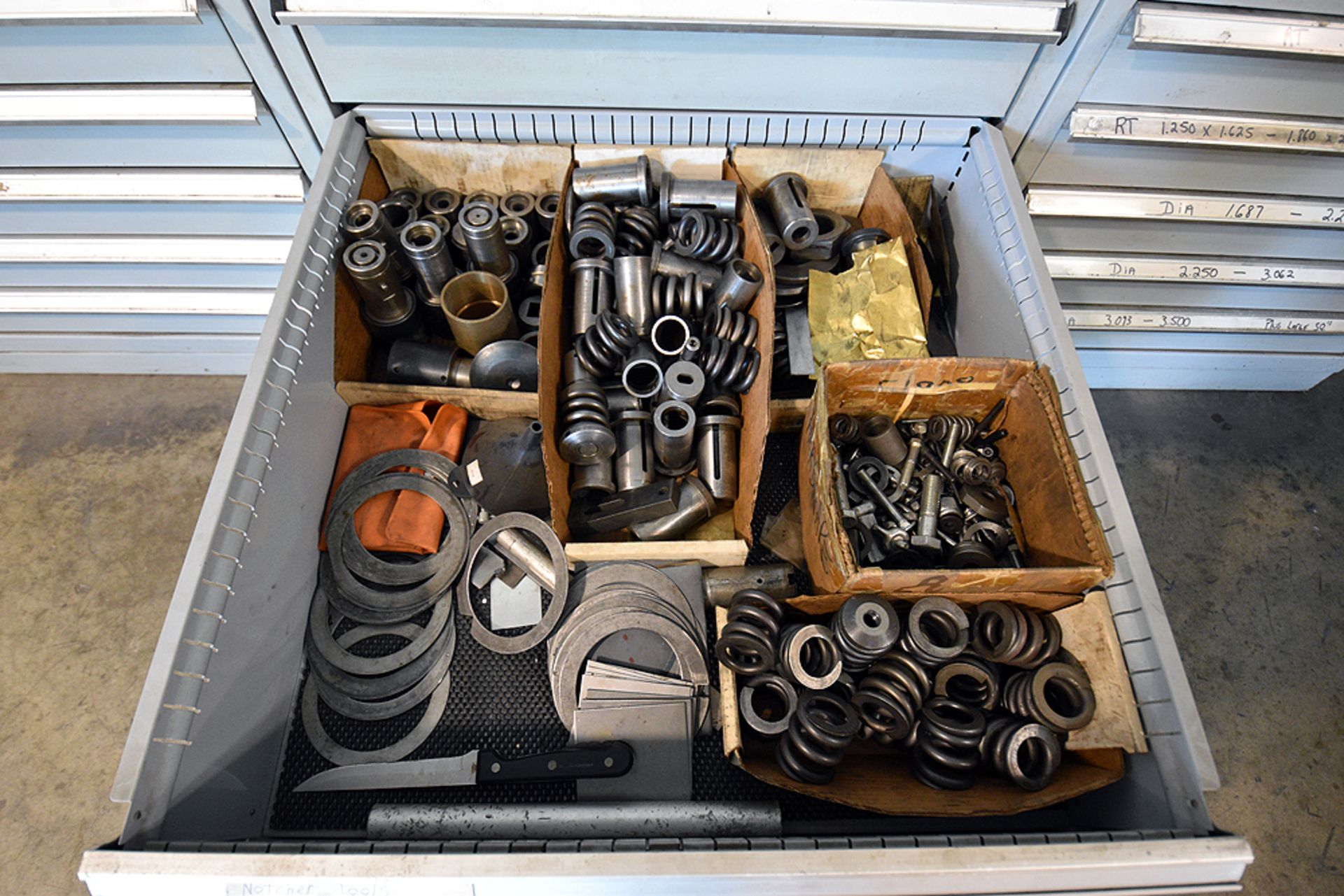 8 drawer cabinet containing assorted tooling - Image 8 of 9