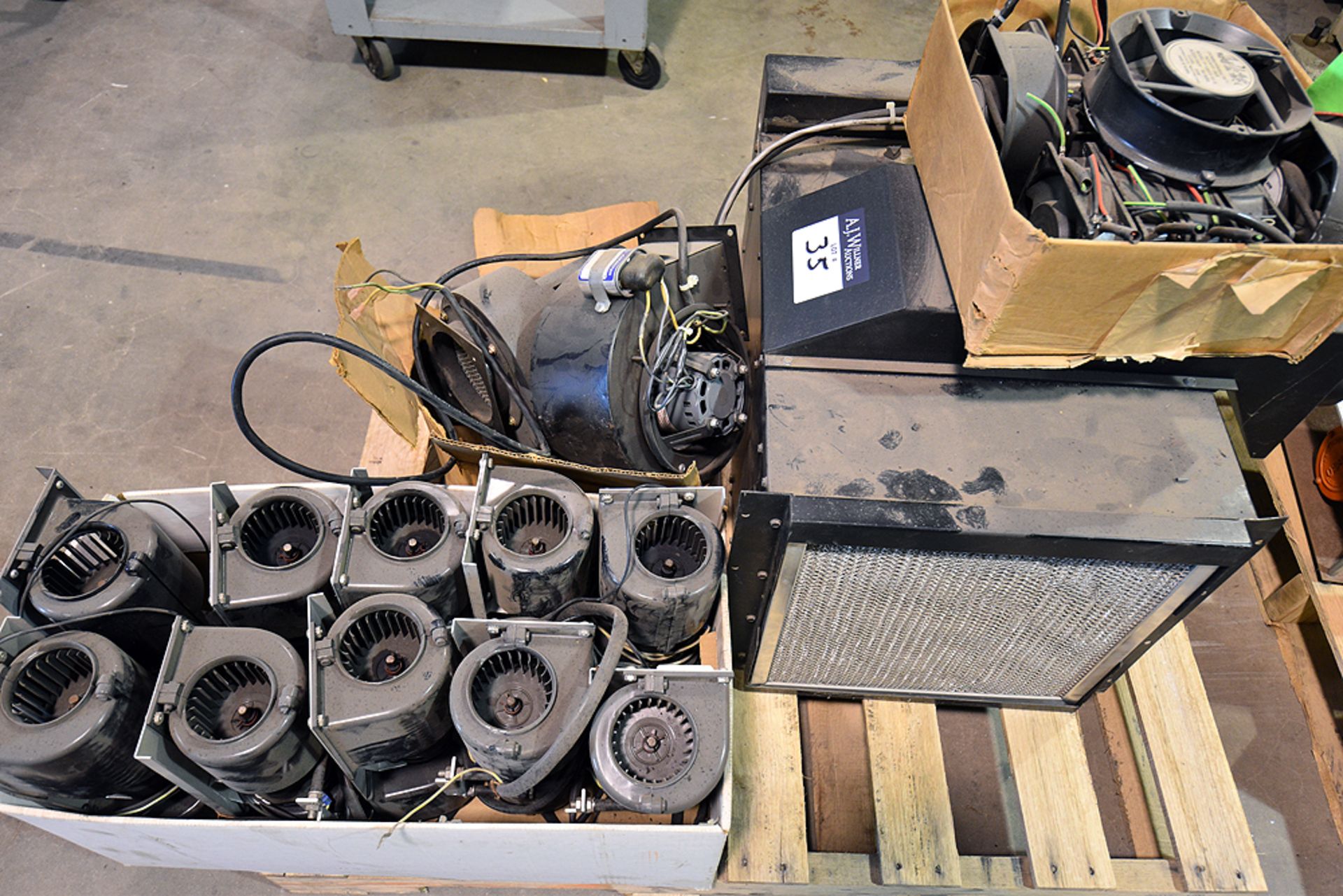 Pallets containing assorted machine parts, blowers, fans, and etc. - Image 2 of 4